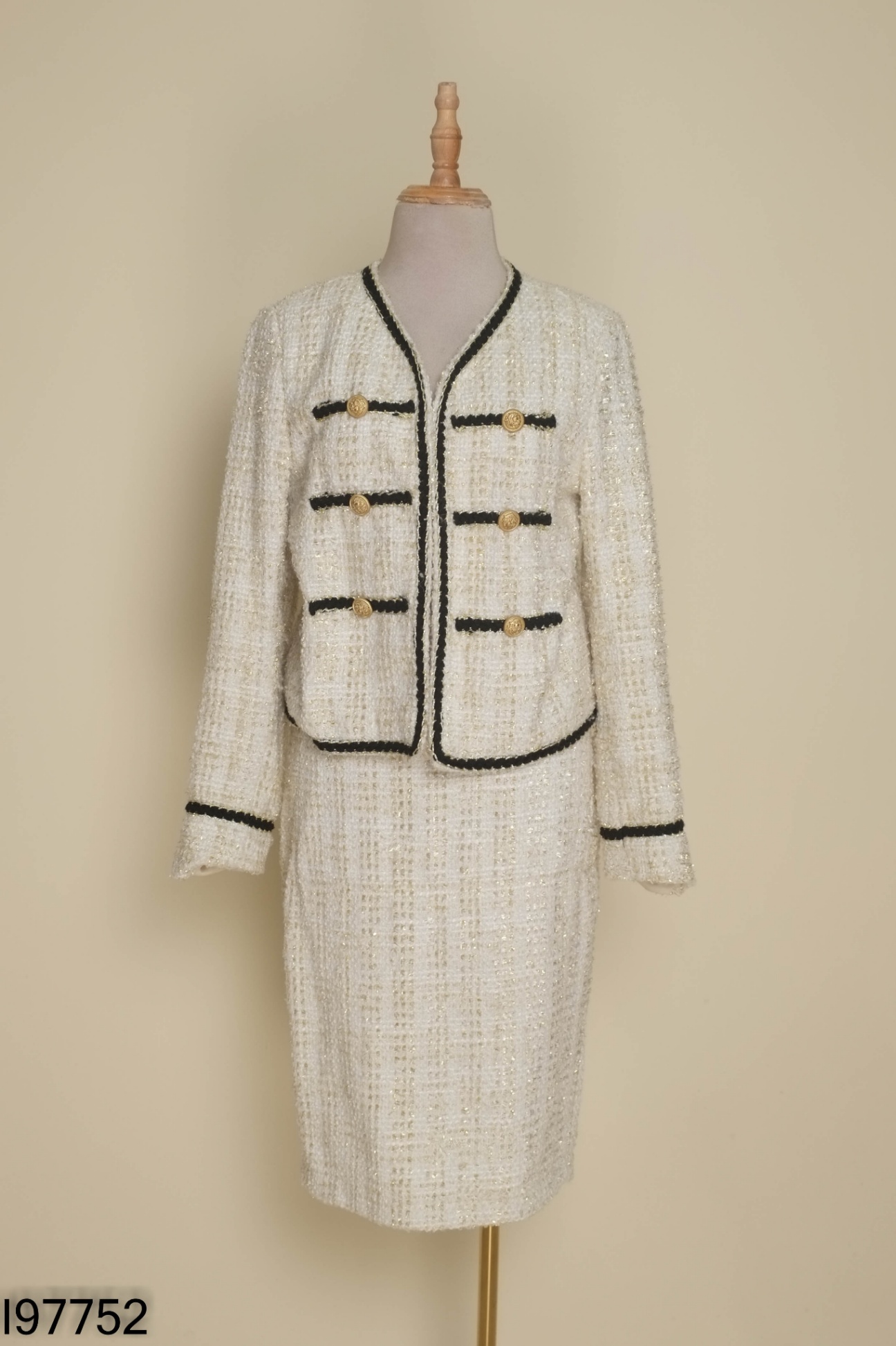 Set áo khoác dạ tweed kem LYN MUSE viền đen + chân váy