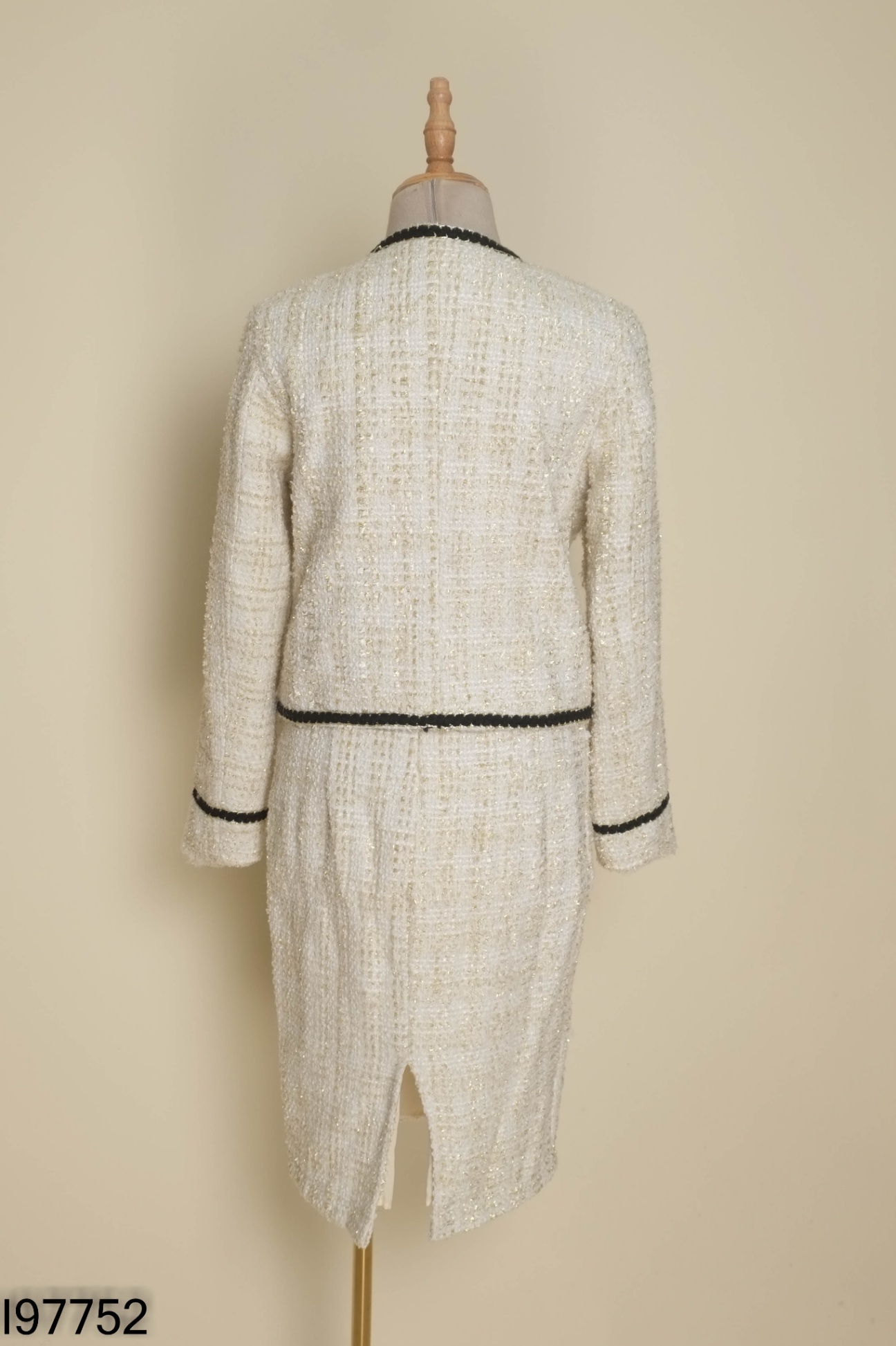 Set áo khoác dạ tweed kem LYN MUSE viền đen + chân váy