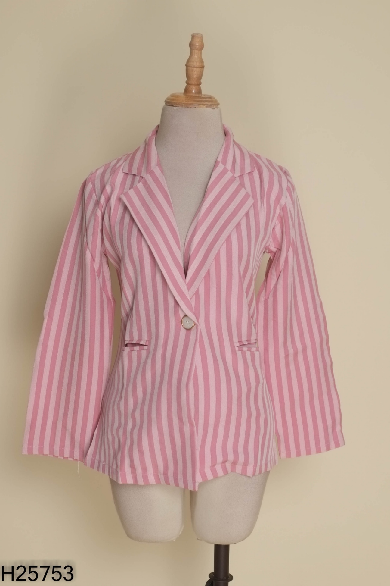 Áo blazer hồng kẻ