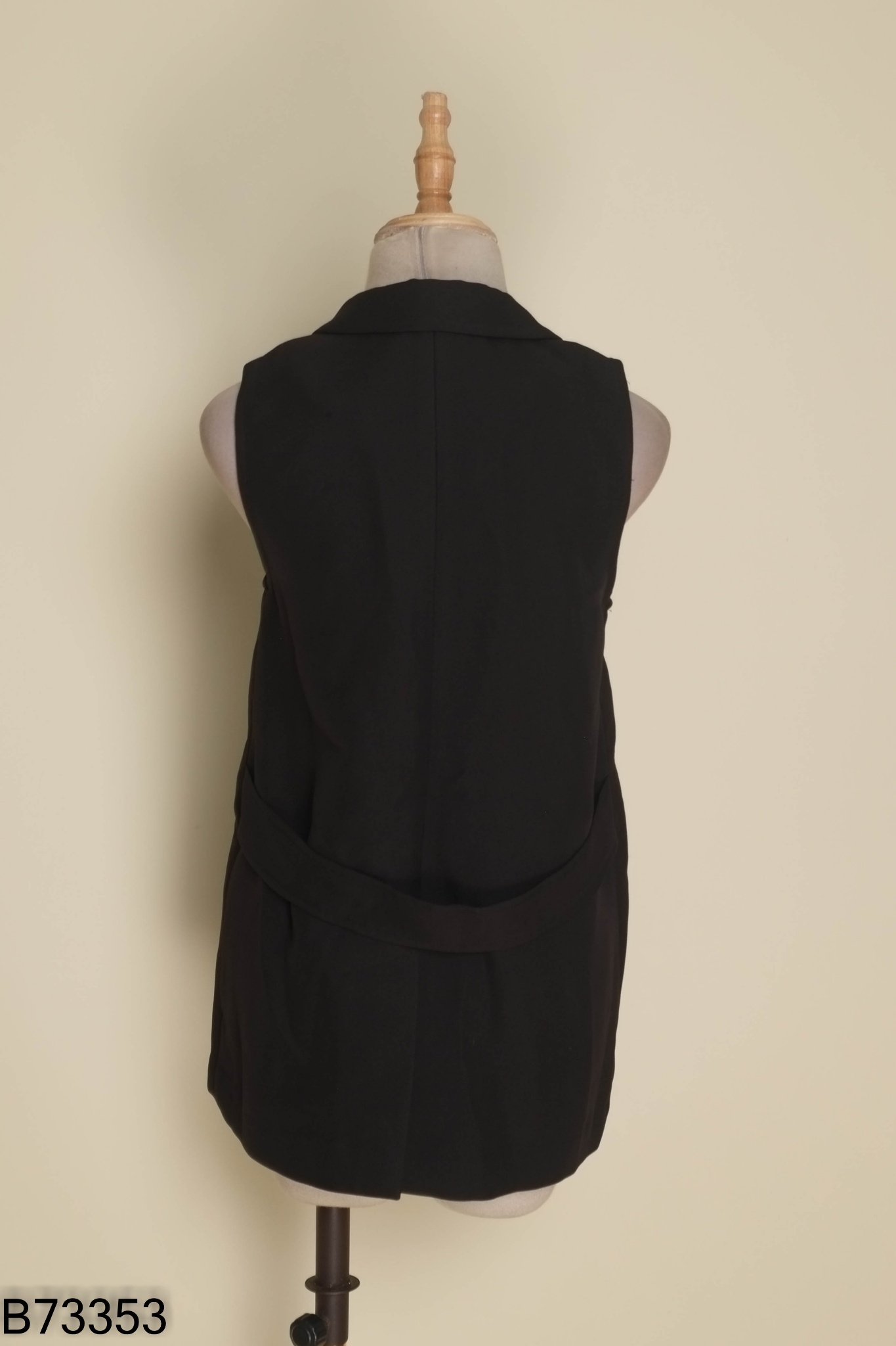 Áo gile đen UP TO SECONDS cổ vest
