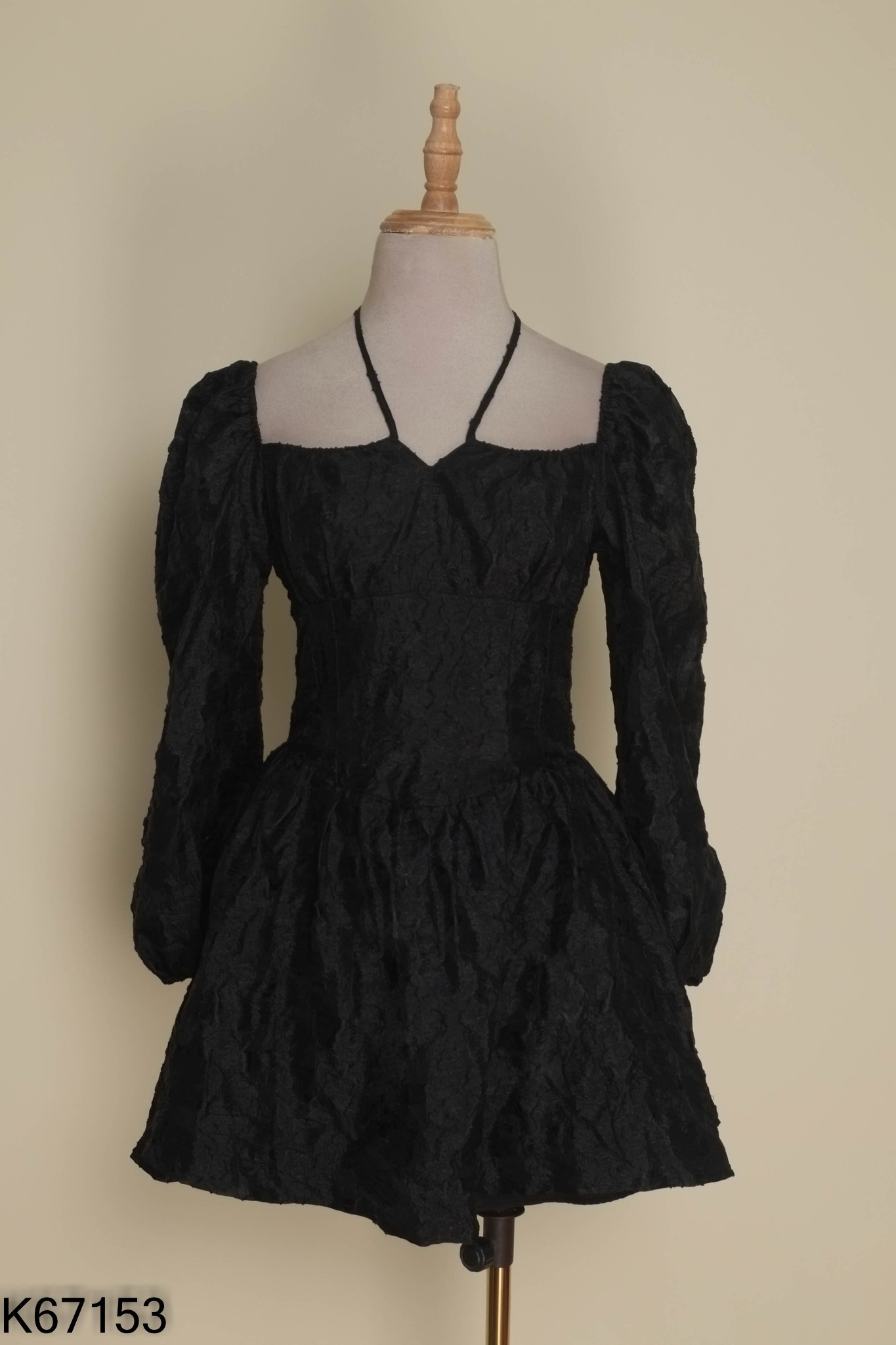 Váy đen THE CIU phối tay phồng
