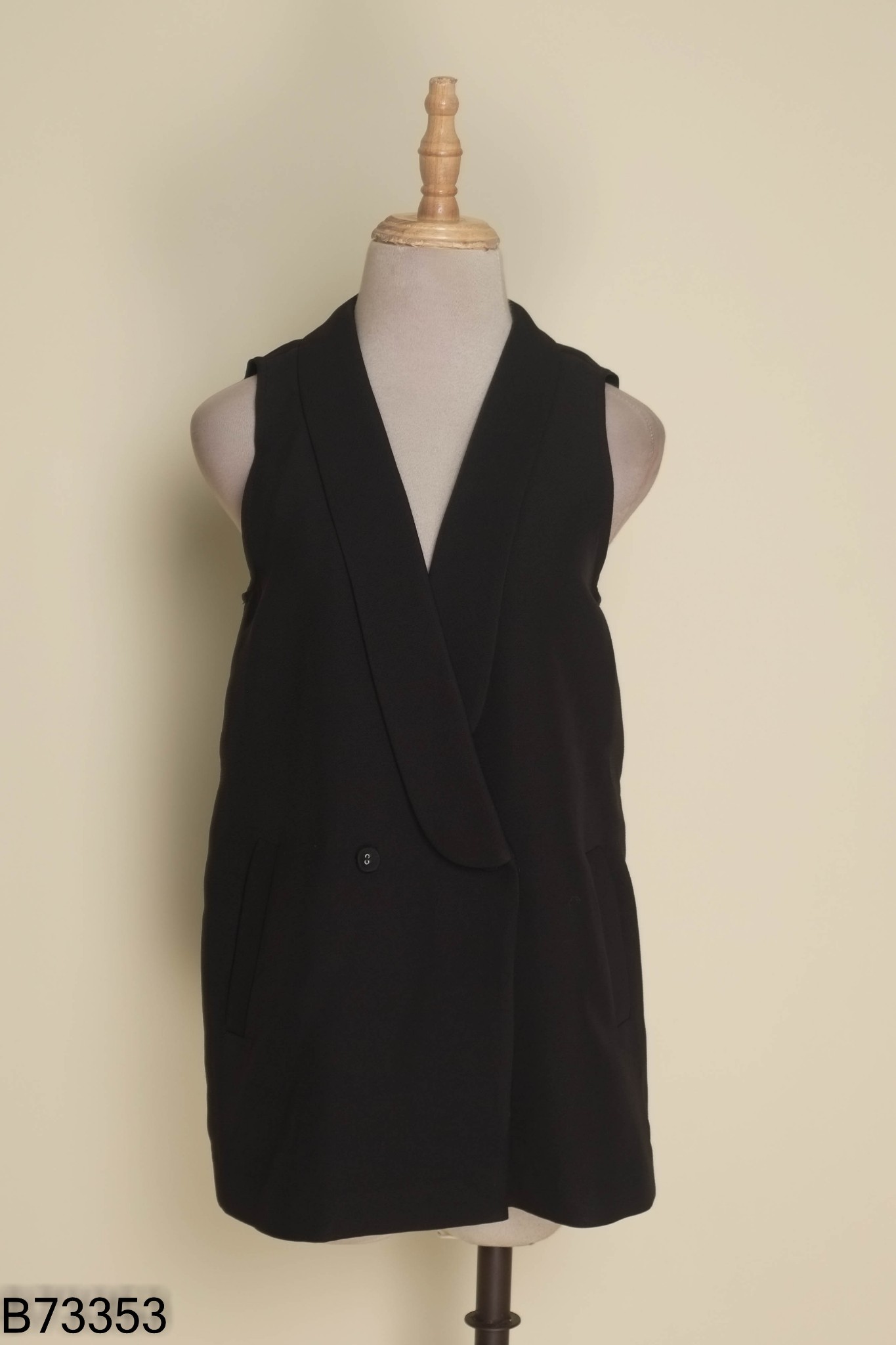 Áo gile đen UP TO SECONDS cổ vest