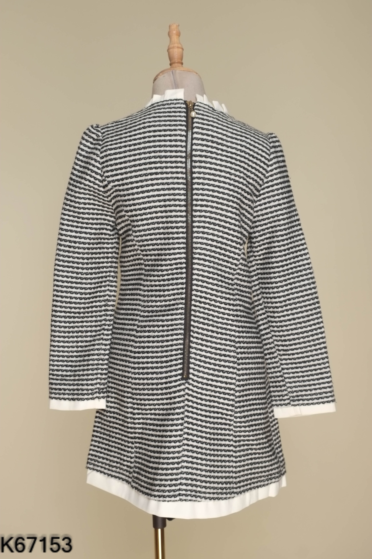Váy dạ tweed đen trắng cổ tròn suông