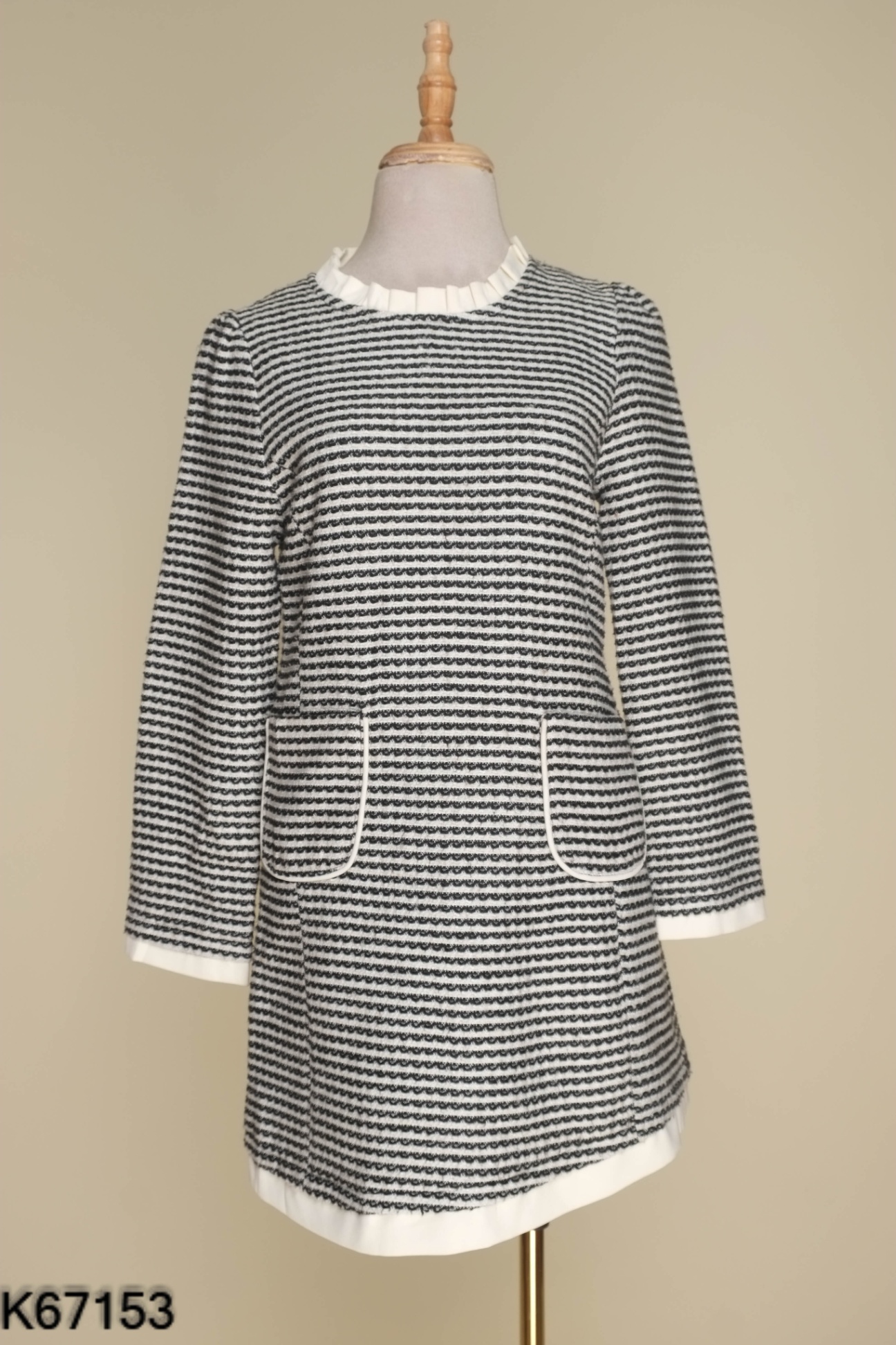 Váy dạ tweed đen trắng cổ tròn suông