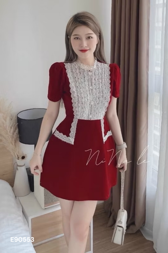 Váy VGU đỏ cổ ren trắng