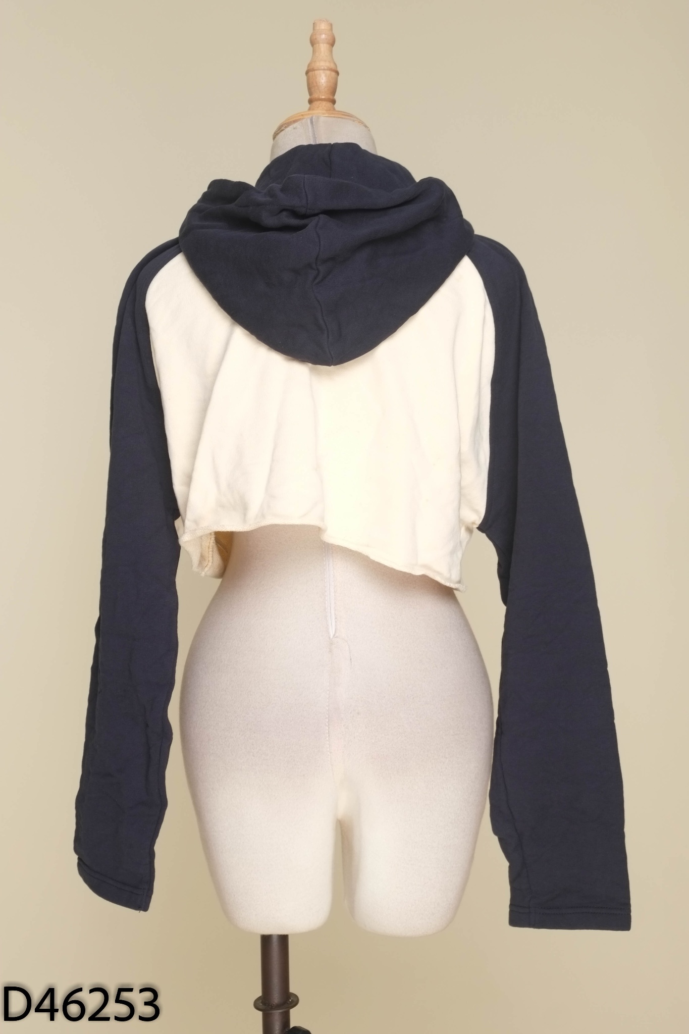 Áo hoodie kem mix xanh dáng ngắn