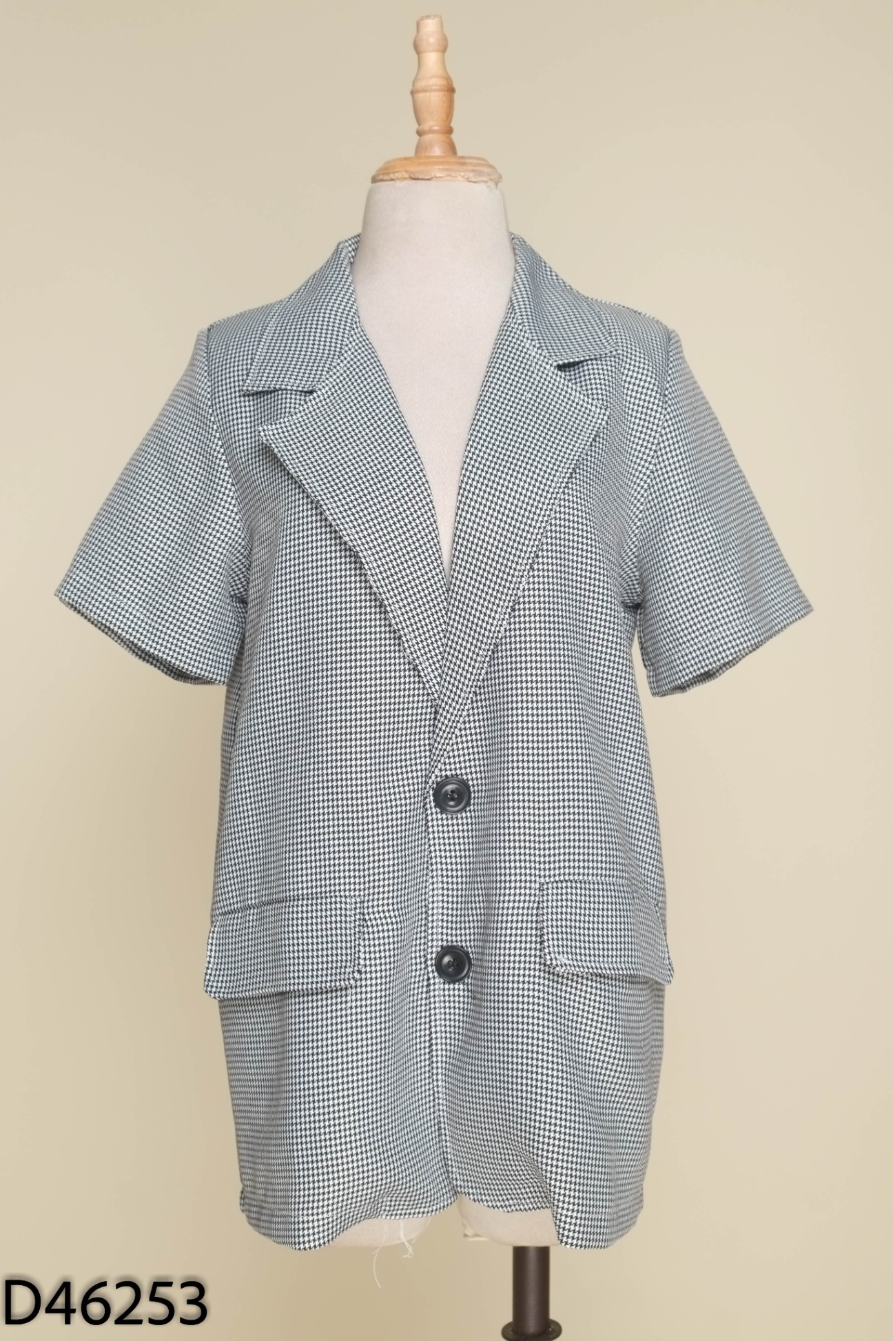 Áo blazers trắng kẻ đen