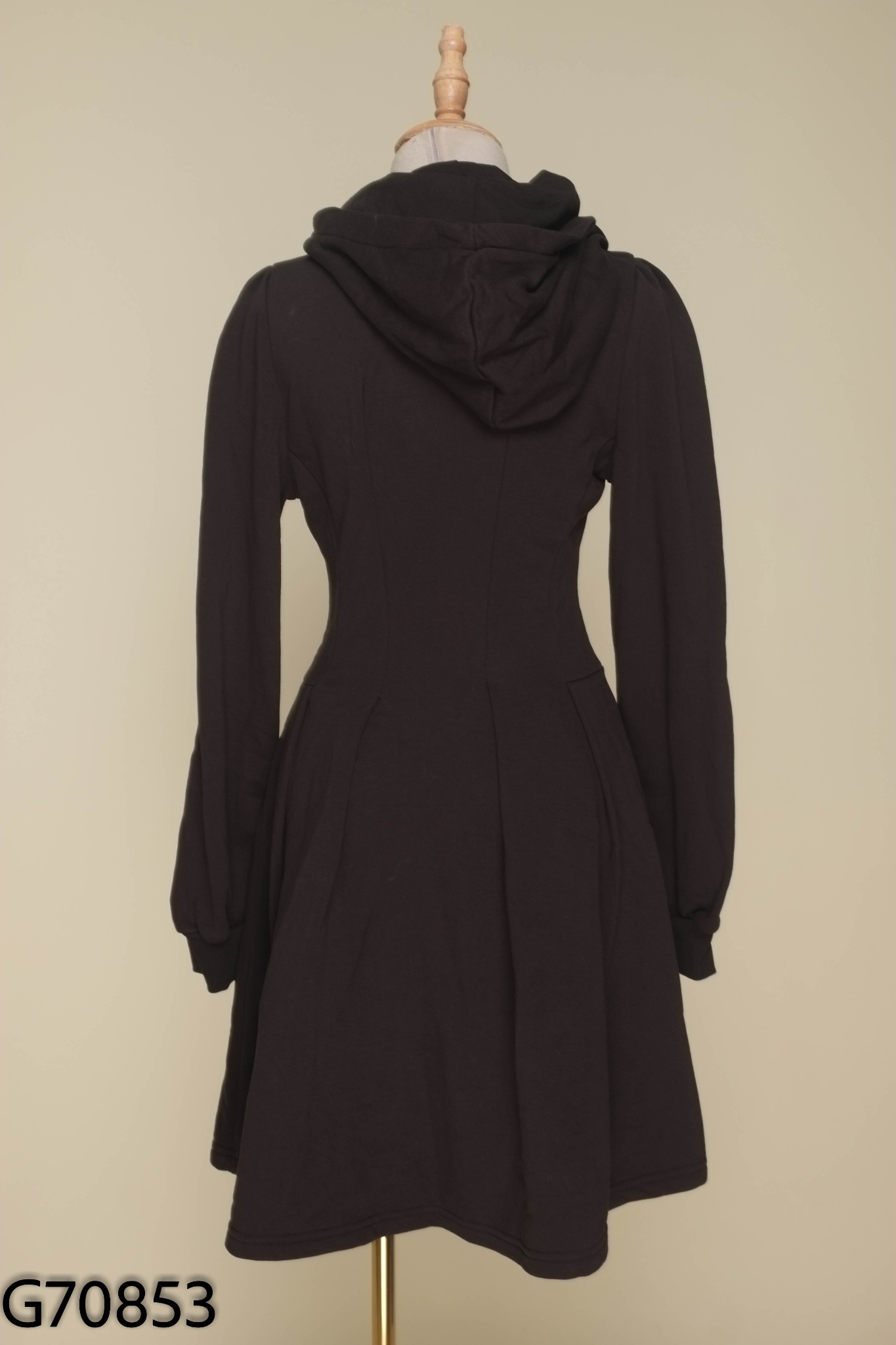 Váy VERO MODA nỉ đen có mũ