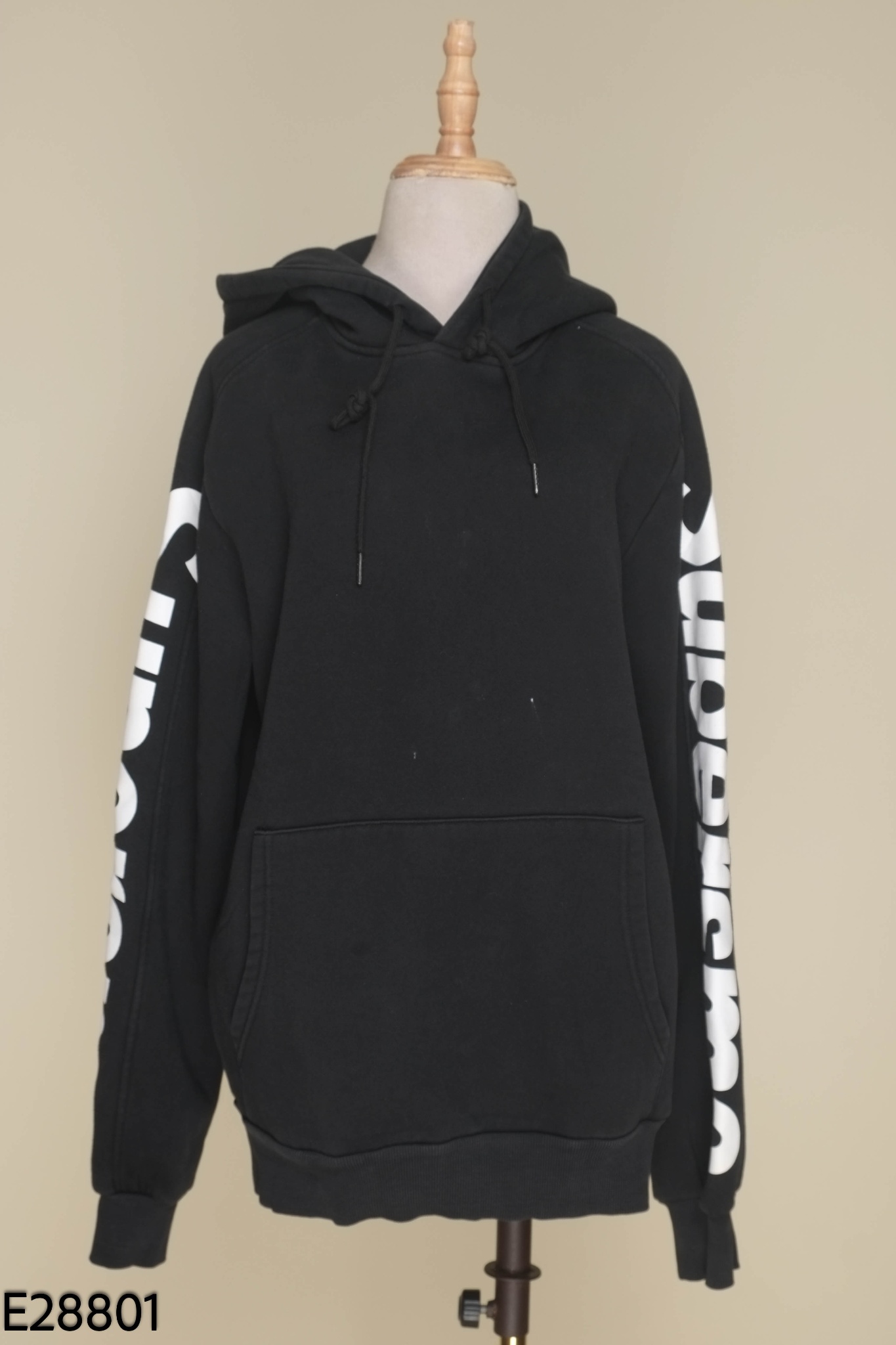 Áo hoodies nỉ đen in chữ