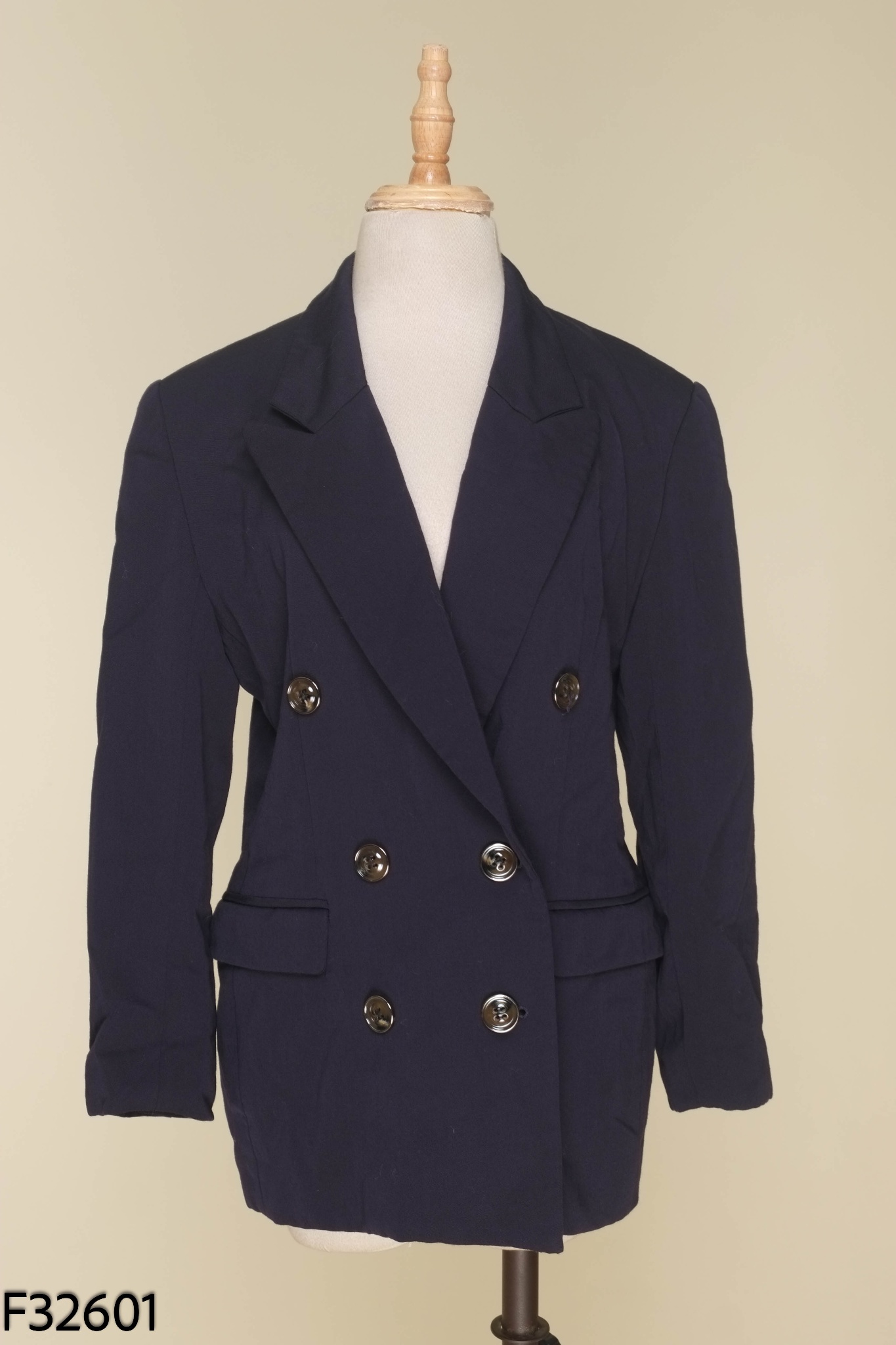 Áo blazer xanh than cúc vàng