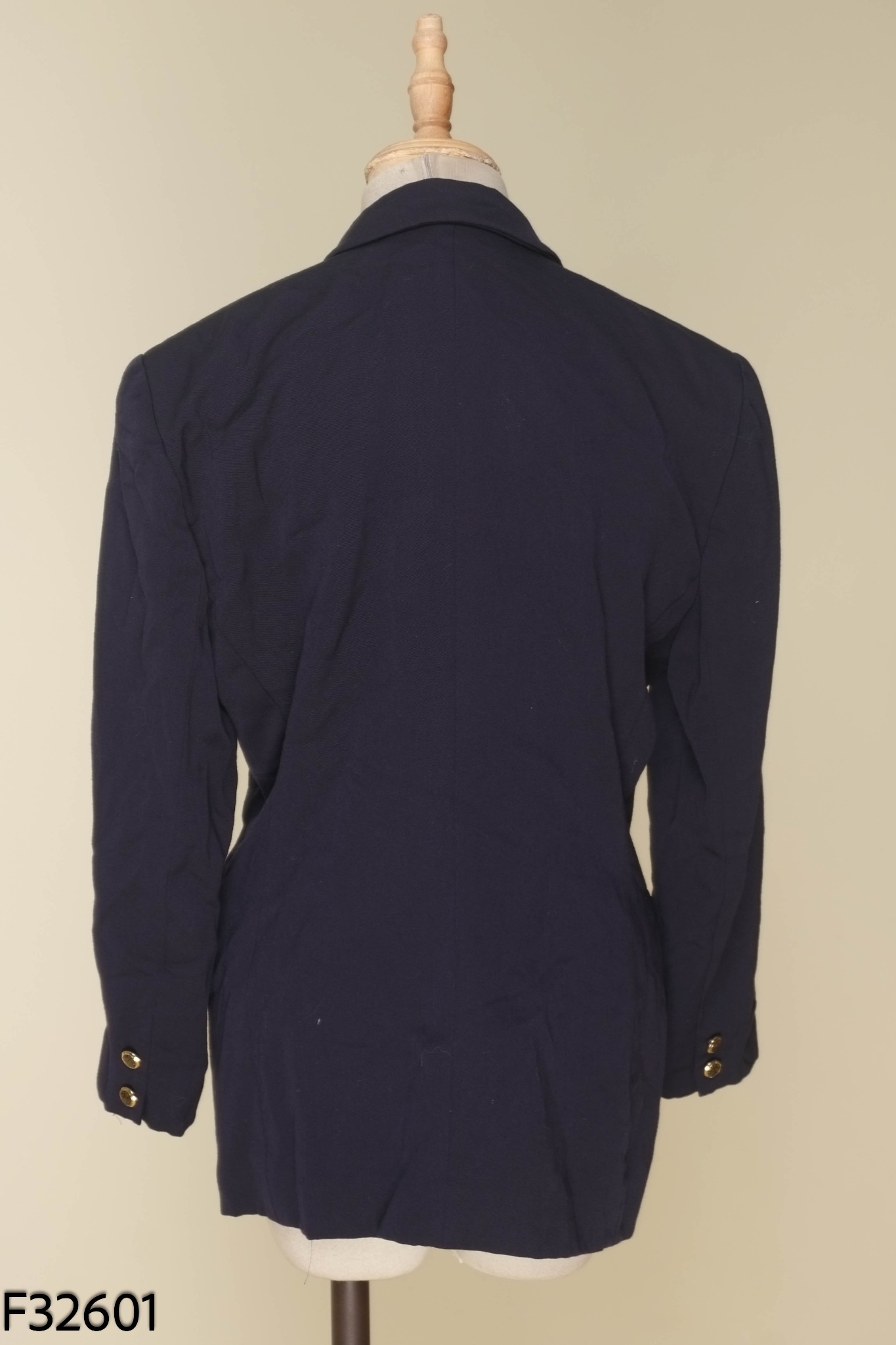 Áo blazer xanh than cúc vàng