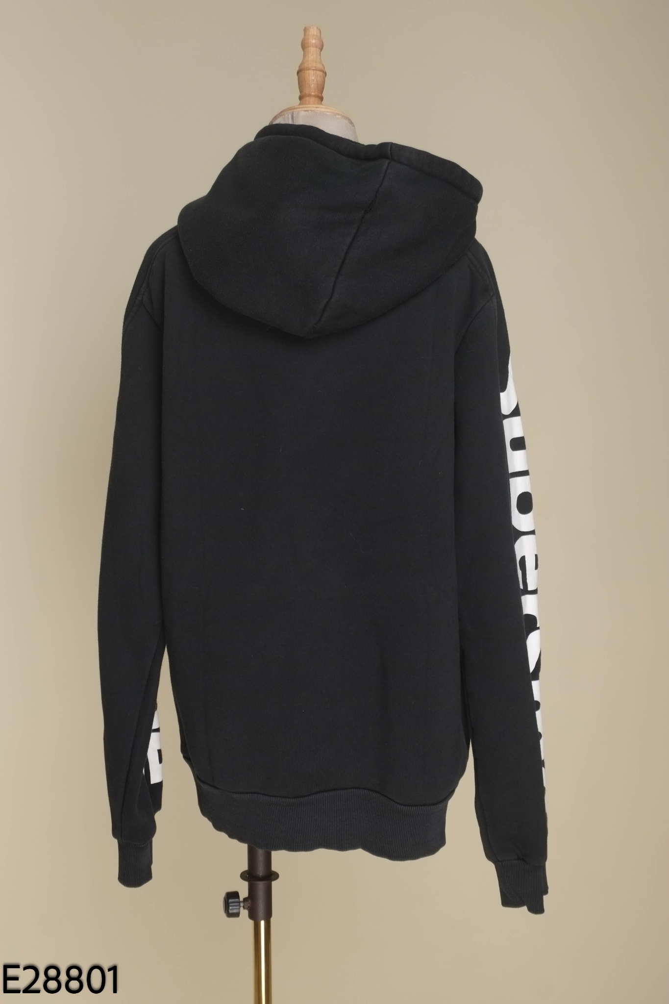 Áo hoodies nỉ đen in chữ