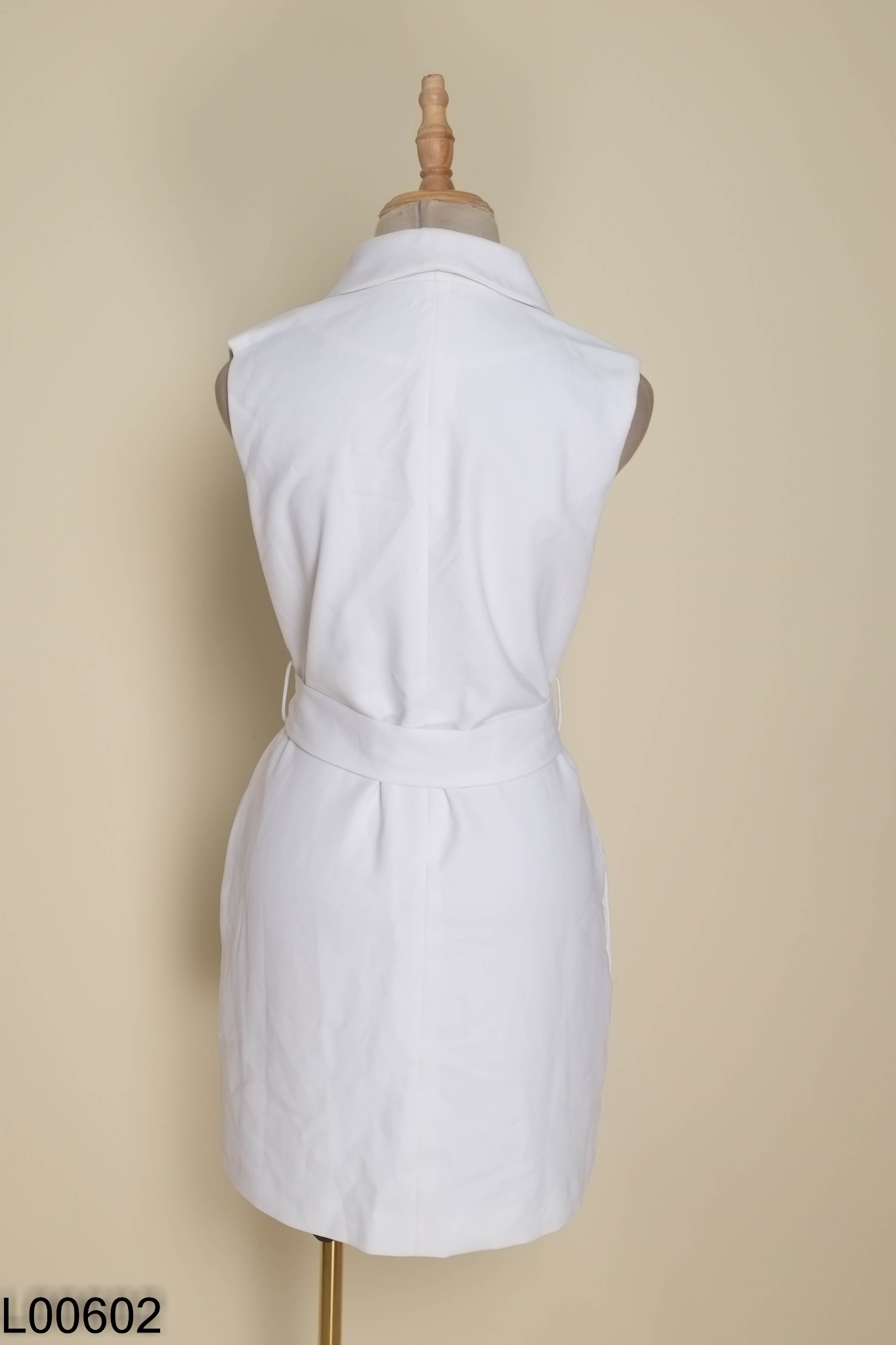 Váy VIET HOAG BICH trắng cổ vest