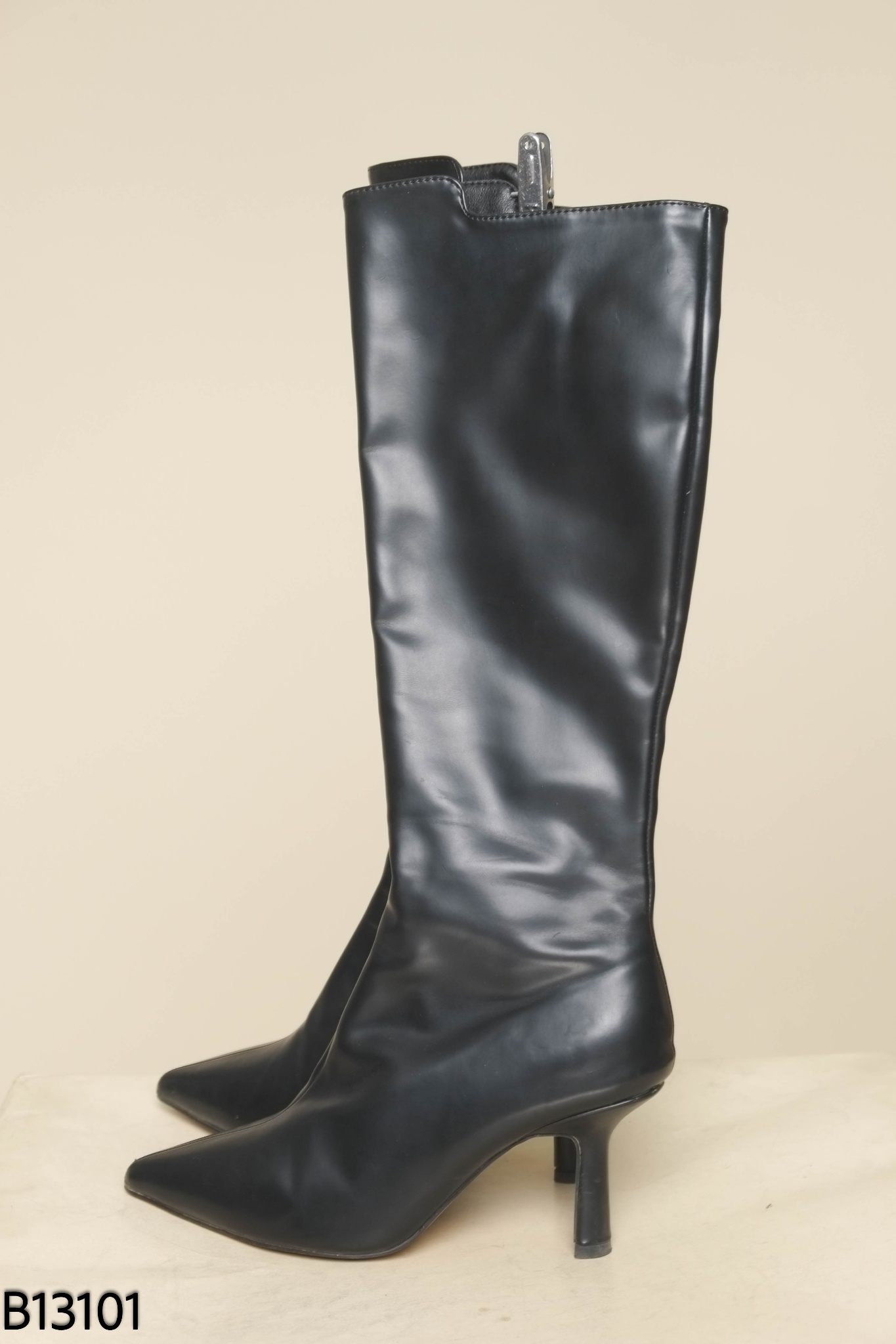 Boot đen cao gót