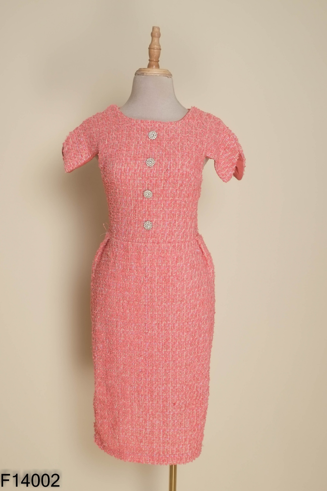 Váy dạ tweed hồng cúc đá