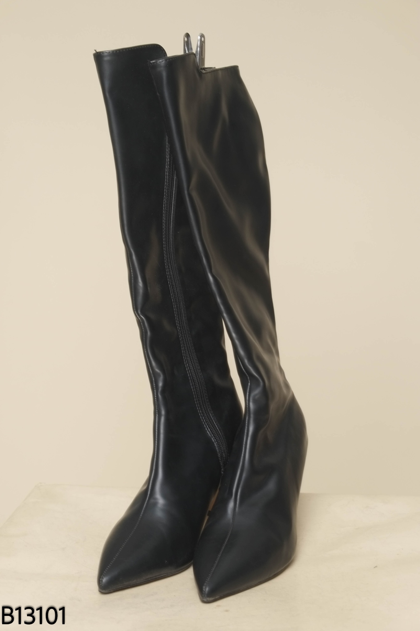 Boot đen cao gót