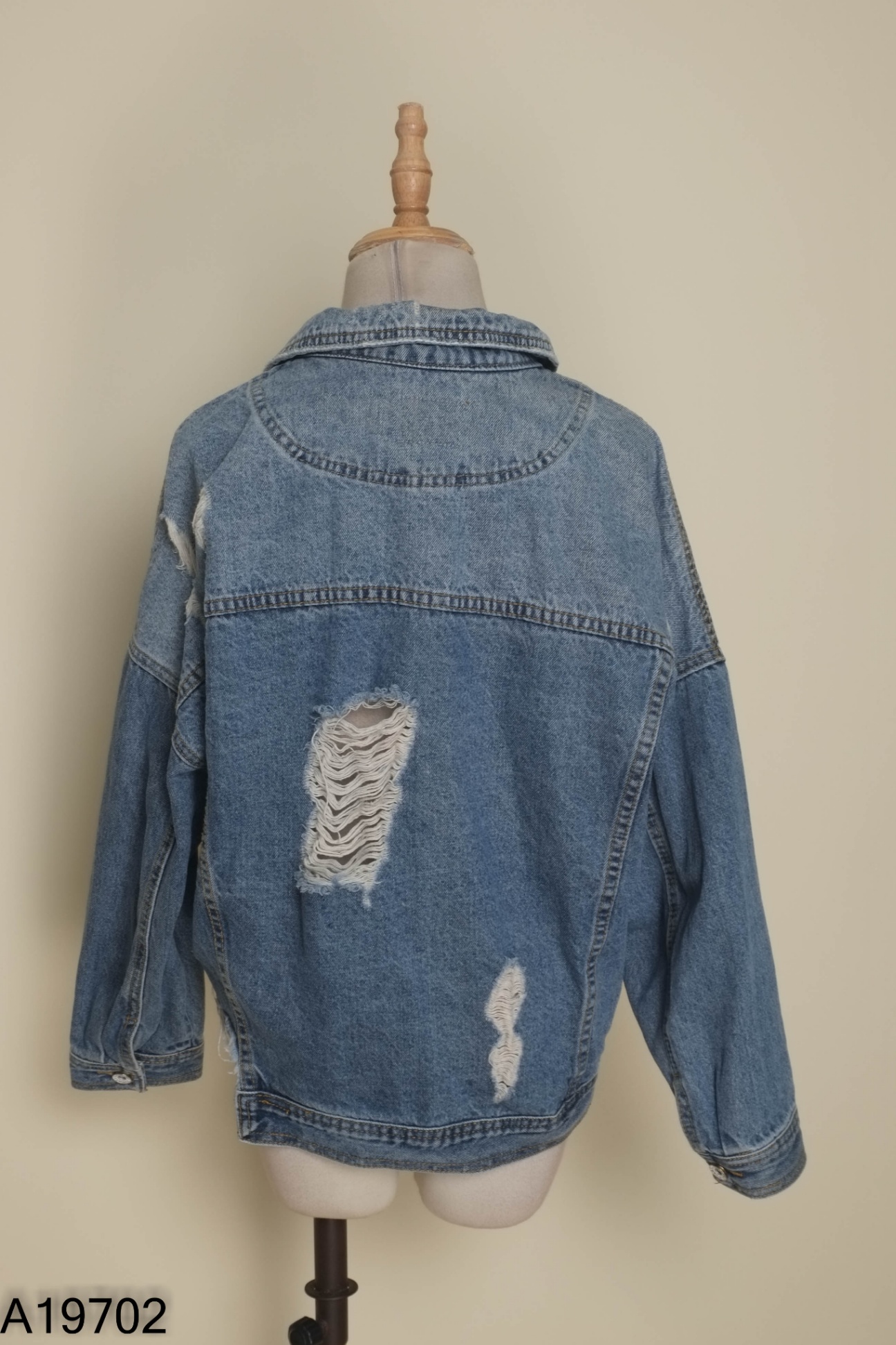 Áo khoác jeans xanh rách