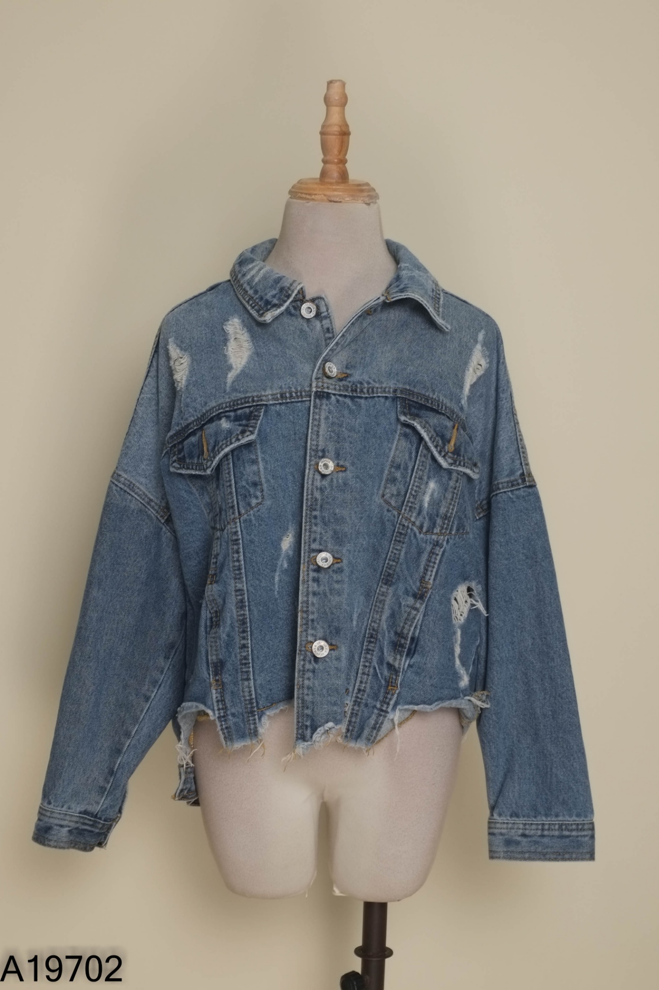 Áo khoác jeans xanh rách