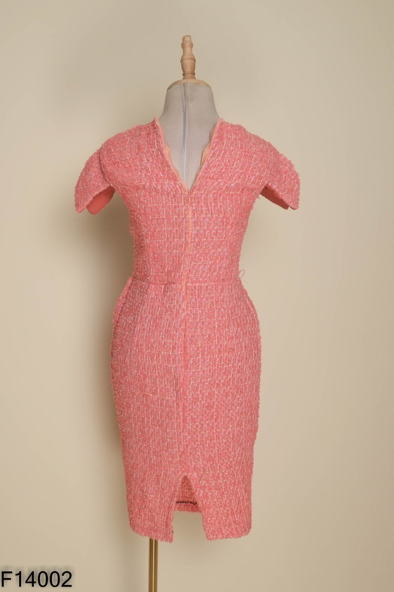 Váy dạ tweed hồng cúc đá