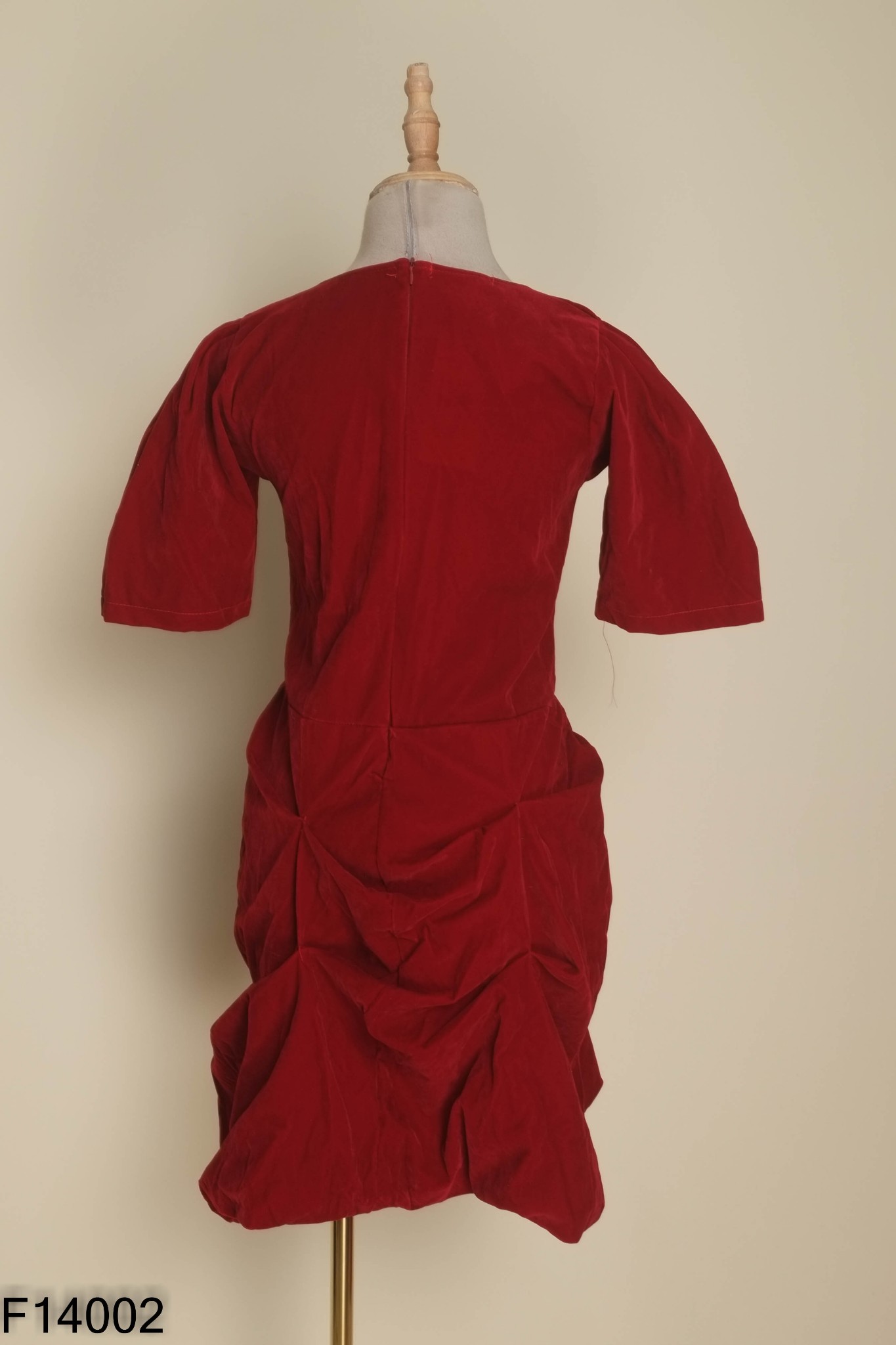 NEWTAG Váy nhung đỏ cổ vuông