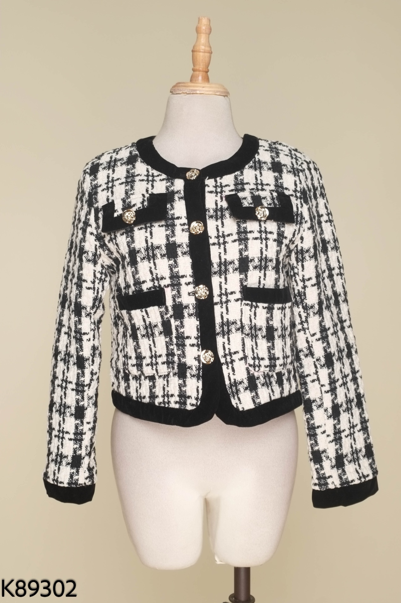 Áo dạ tweed len trắng phối đen cúc hoa