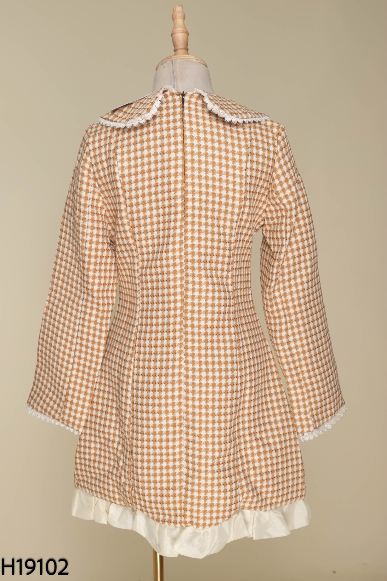 Váy dạ tweed nâu kem phối ngọc viền ren