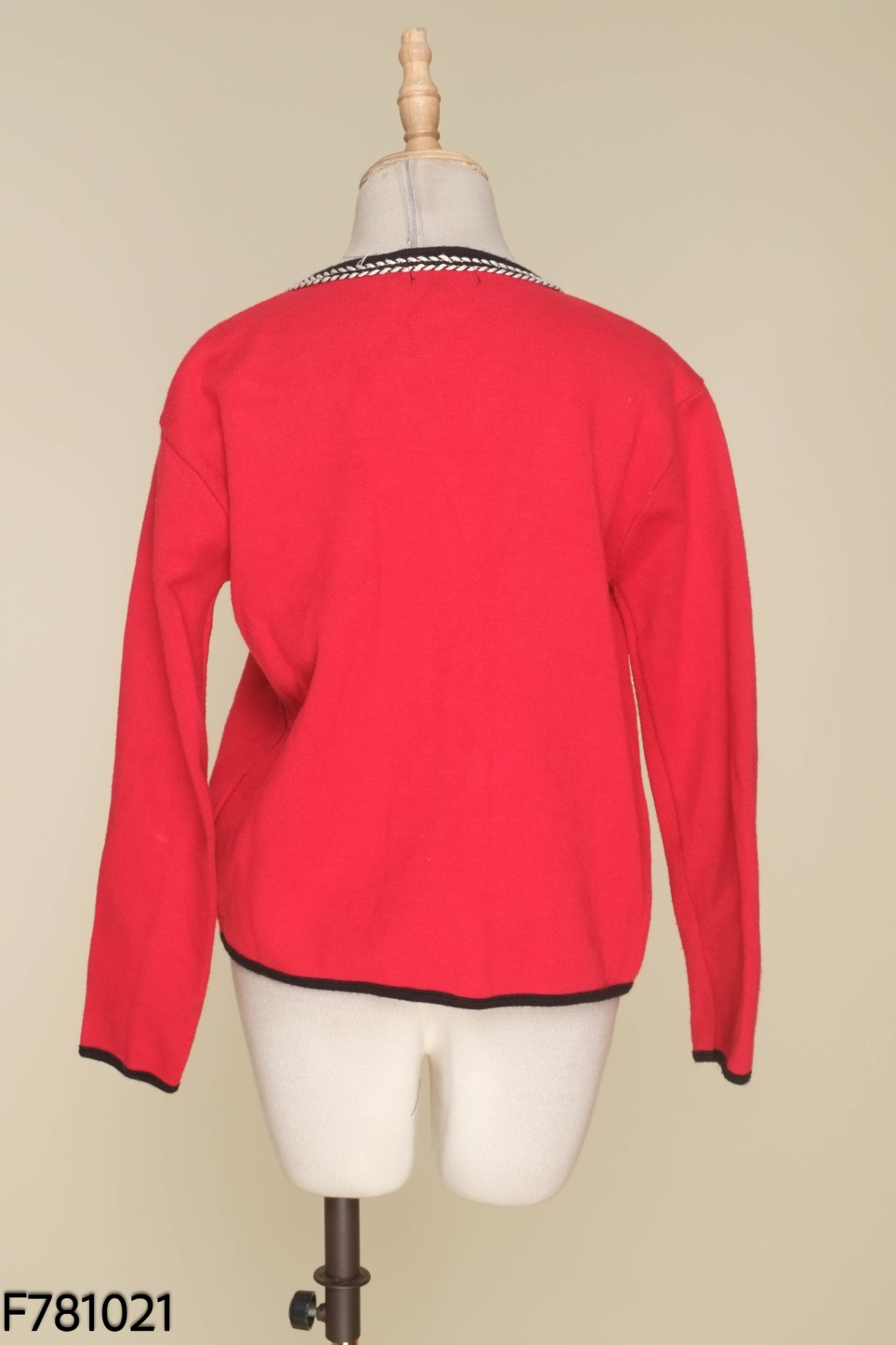 Áo cardigan len đỏ phối viền đen