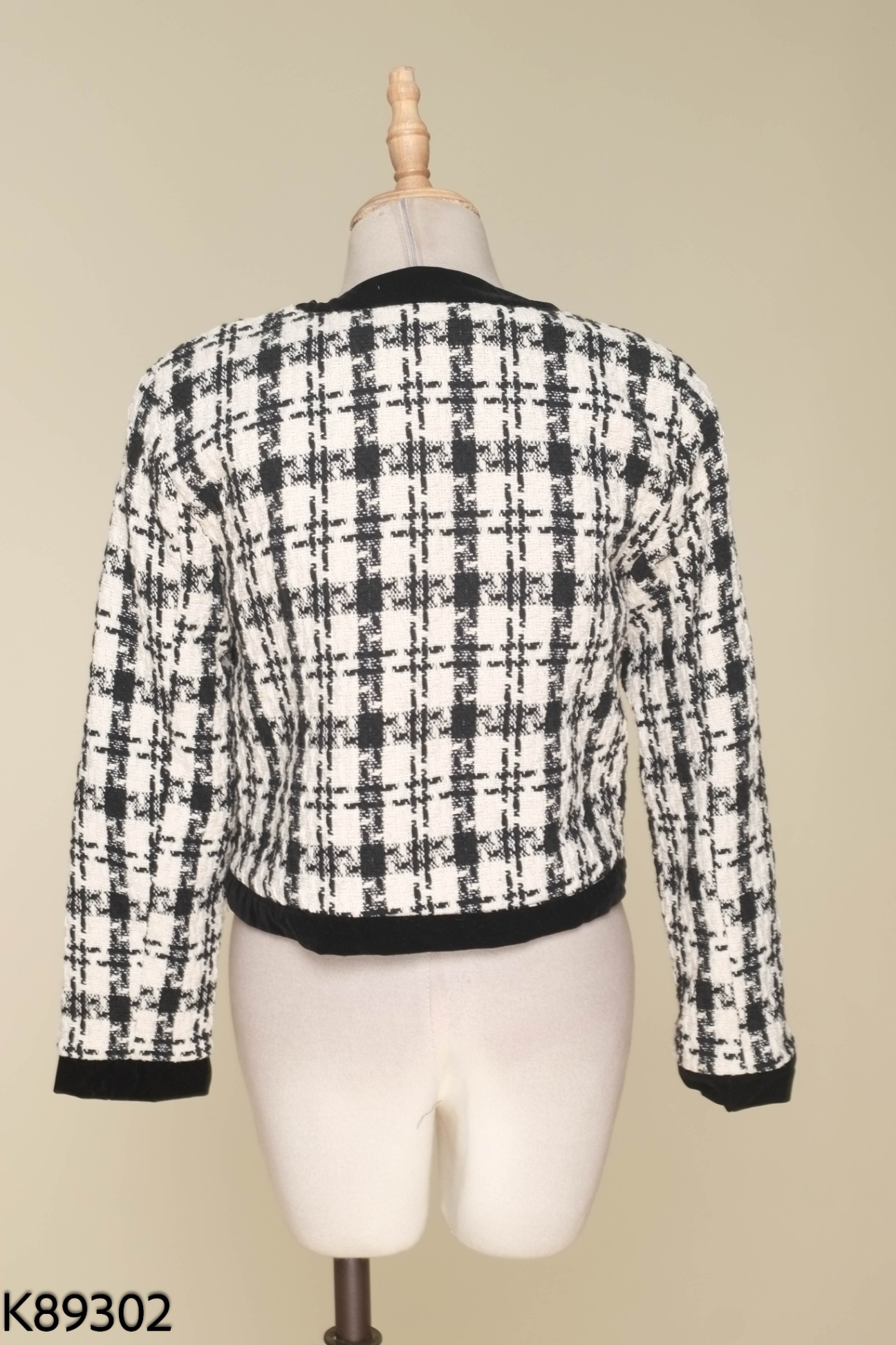Áo dạ tweed len trắng phối đen cúc hoa