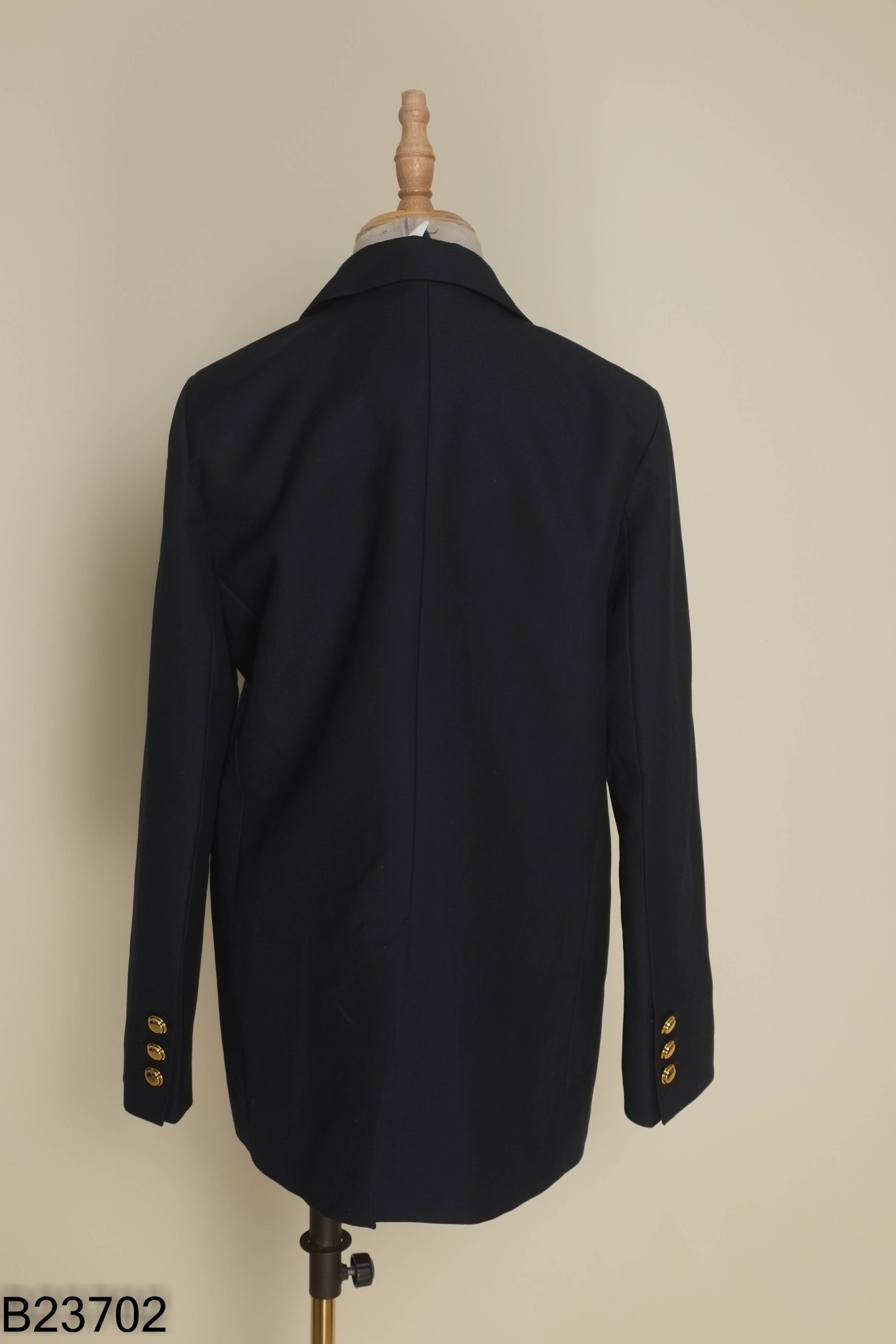 Áo blazer xanh than phối cúc vàng