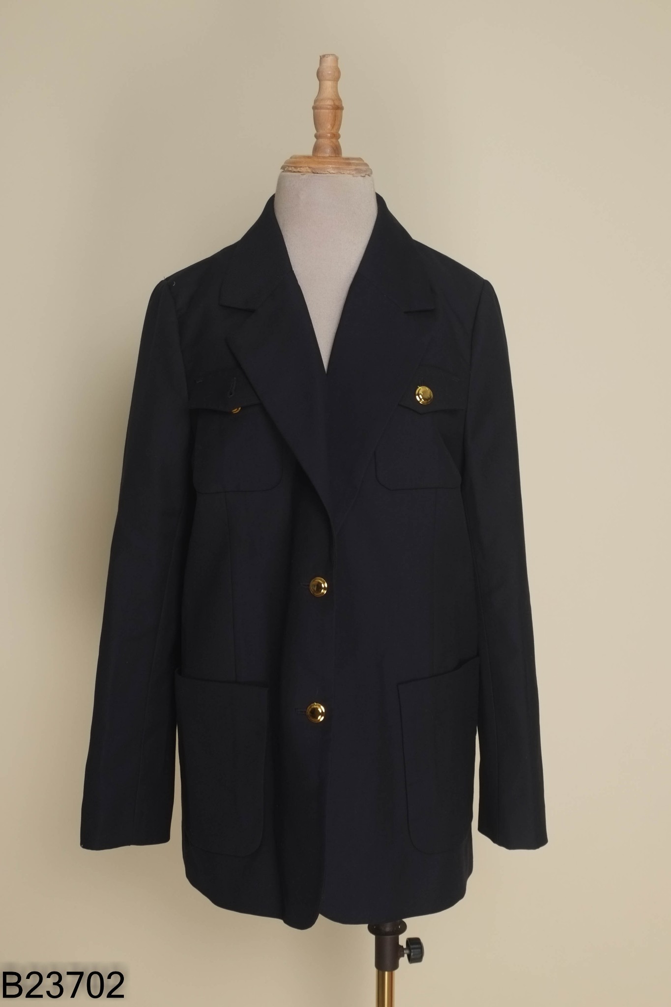 Áo blazer xanh than phối cúc vàng