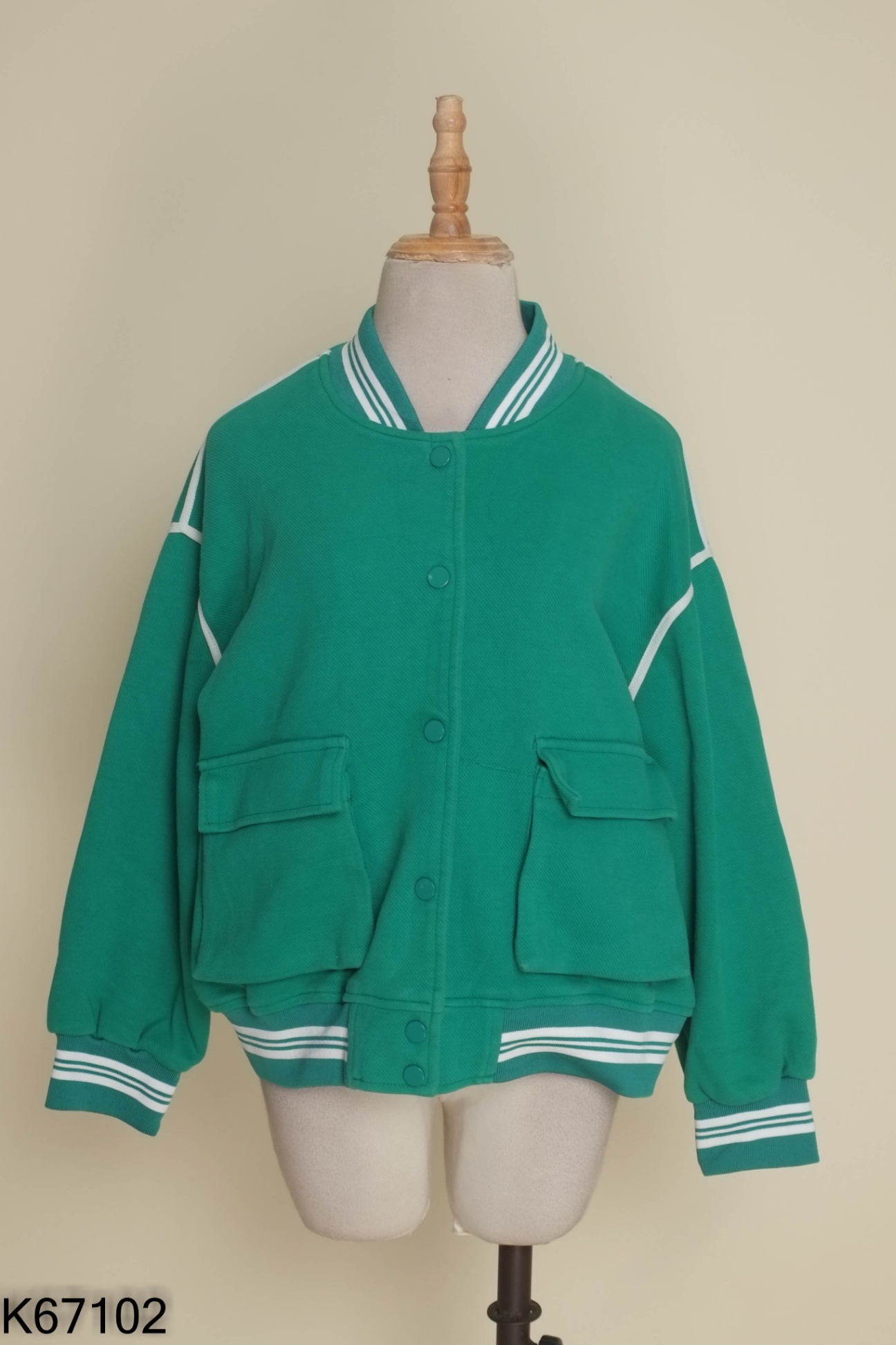Áo bombers xanh viền trắng