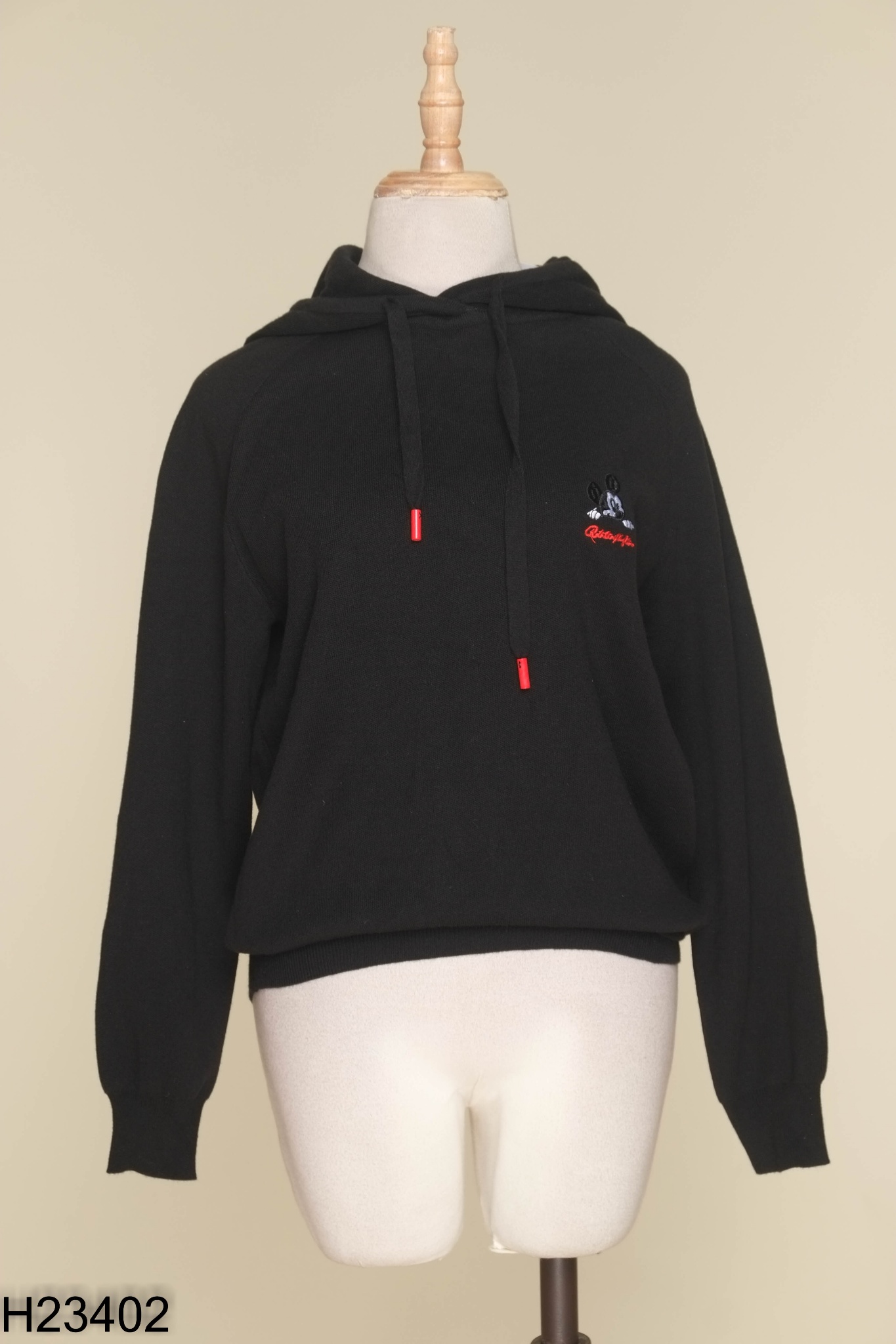 Áo hoodie đen thêu mikey