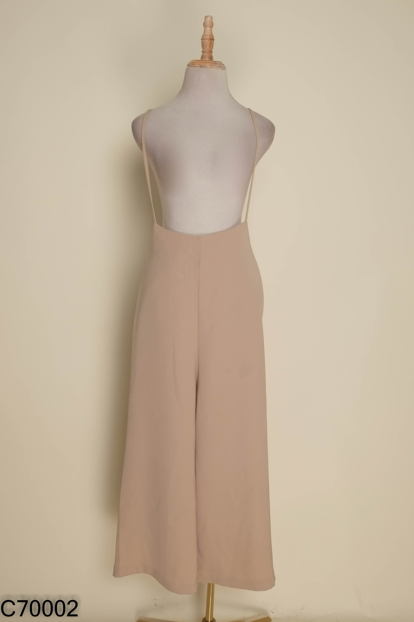 Jumpsuits hai dây GU be trơn