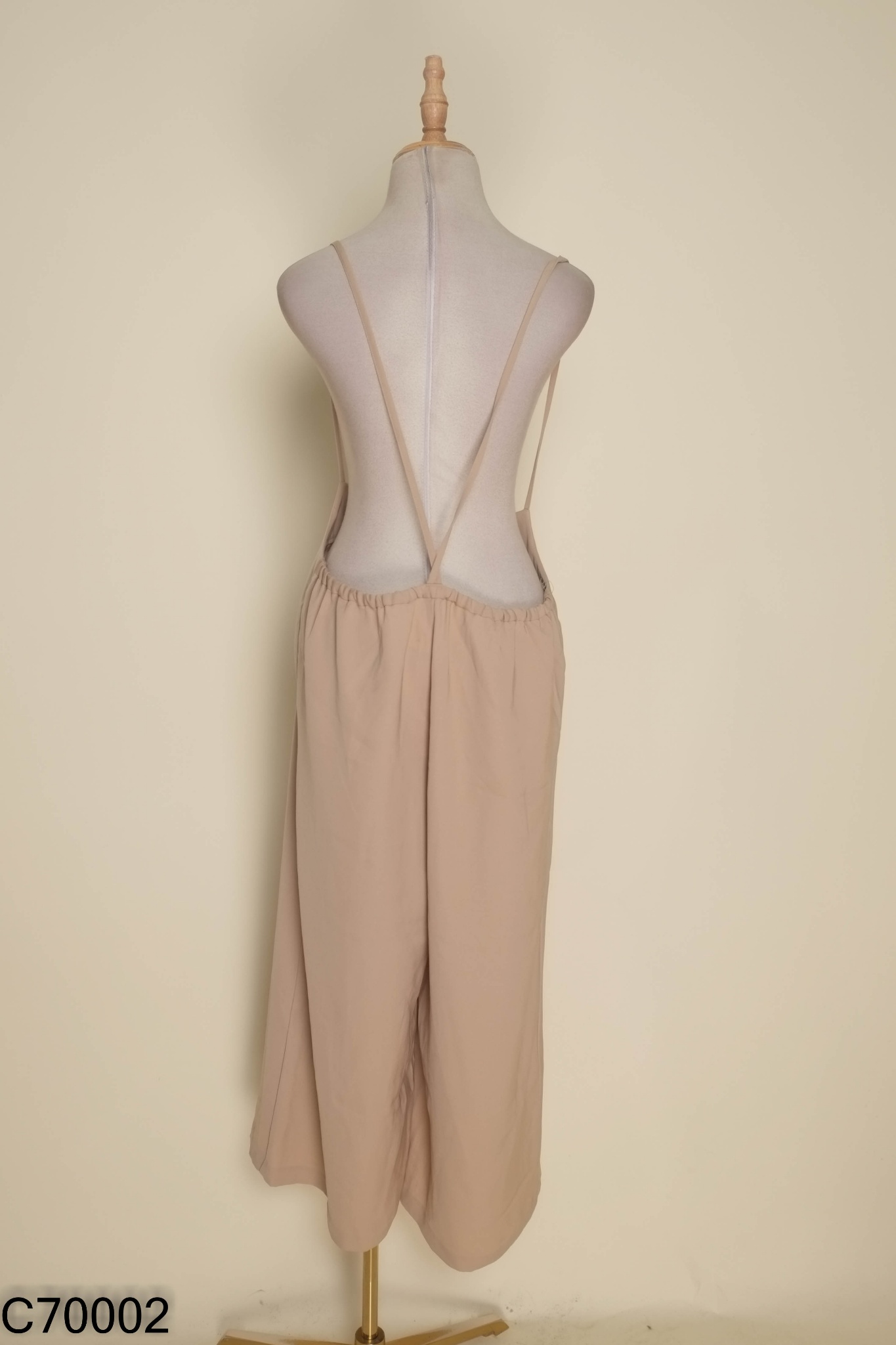 Jumpsuits hai dây GU be trơn