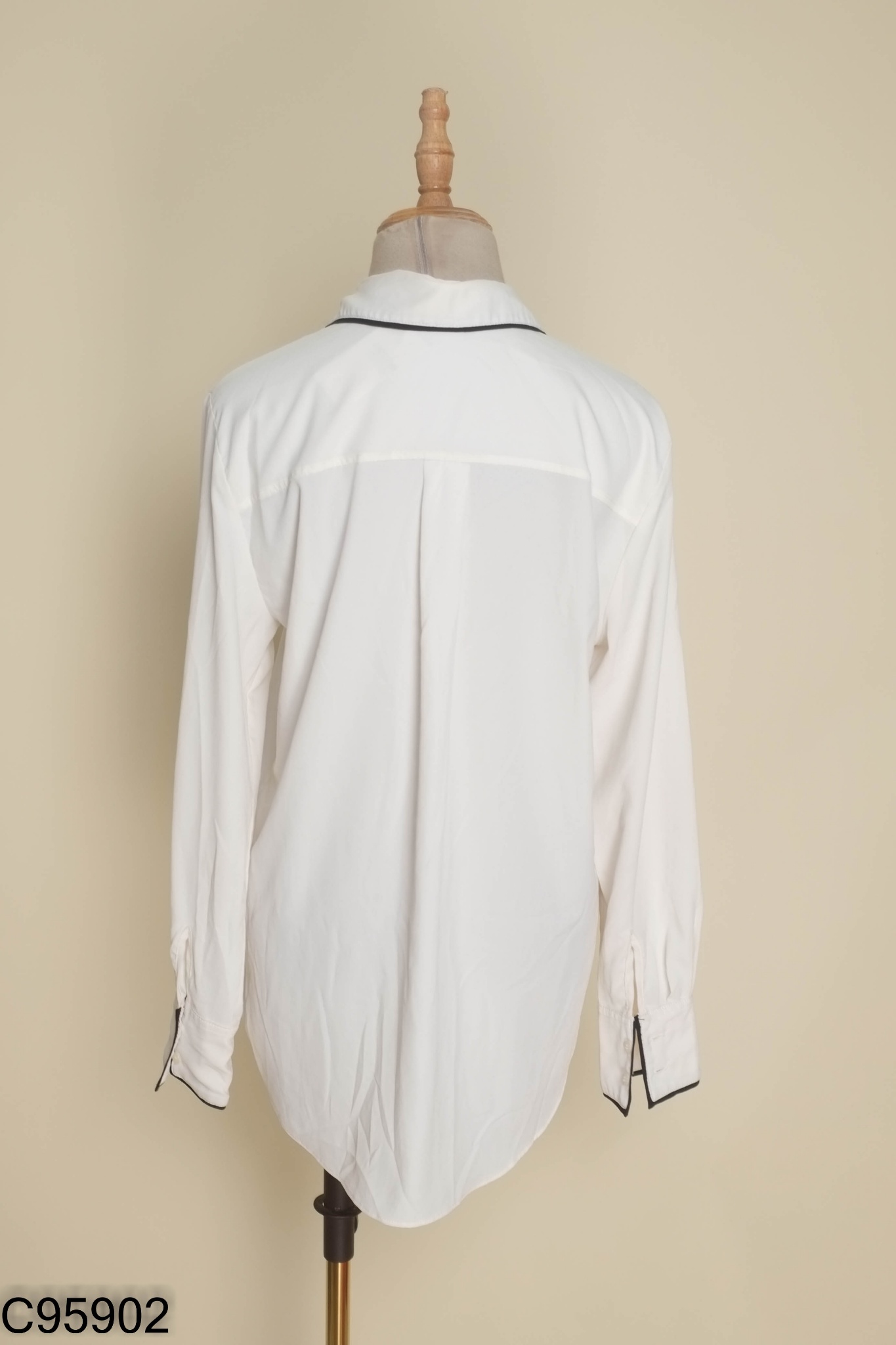 Áo sơ mi H&M trắng viền đen