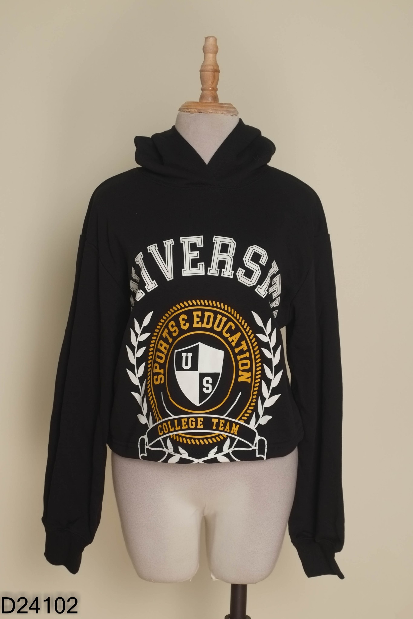 Áo hoodie GU đen chữ trắng