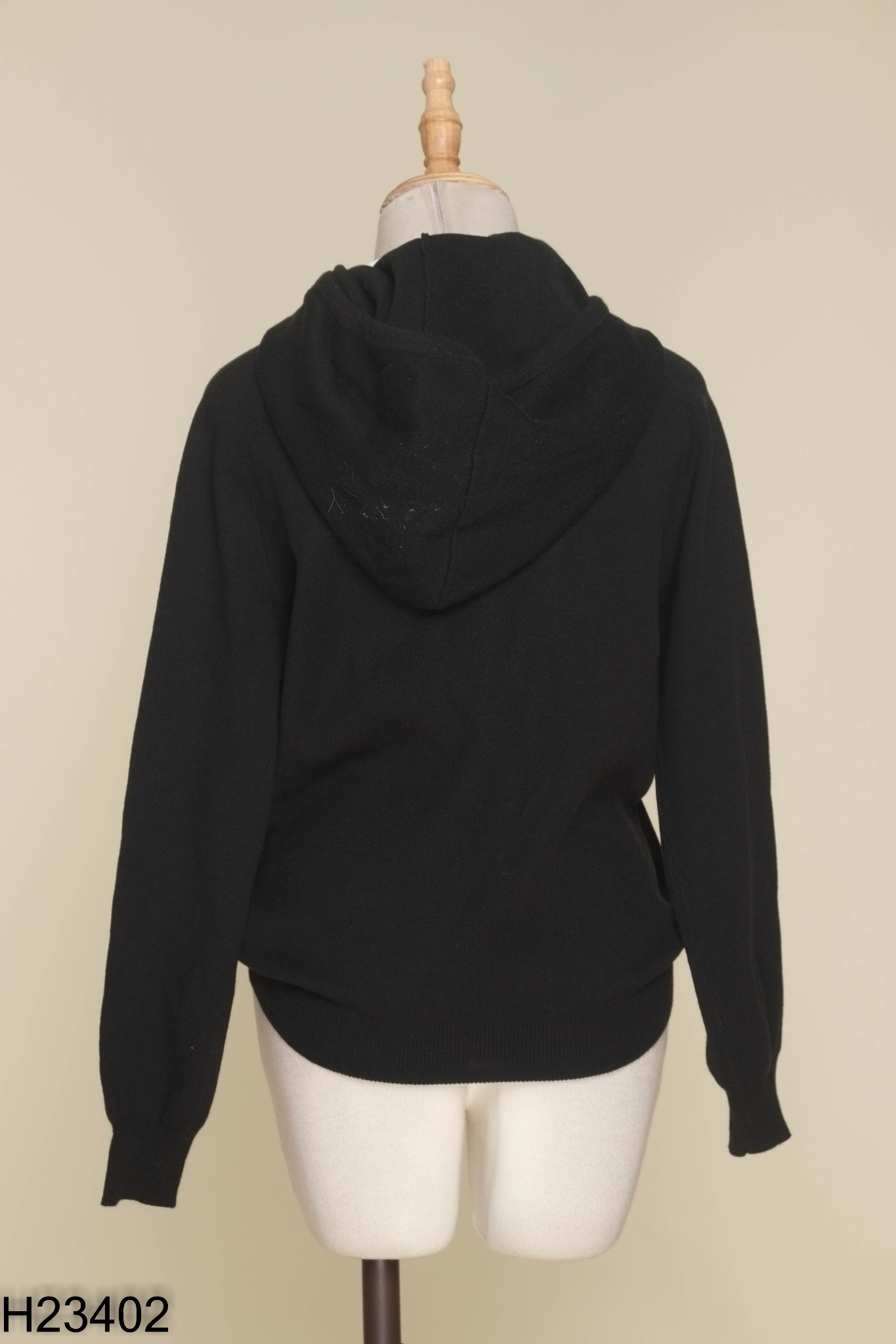 Áo hoodie đen thêu mikey