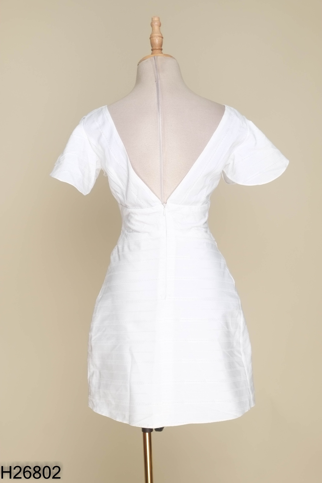Váy trắng LA REINE cổ V phối nơ