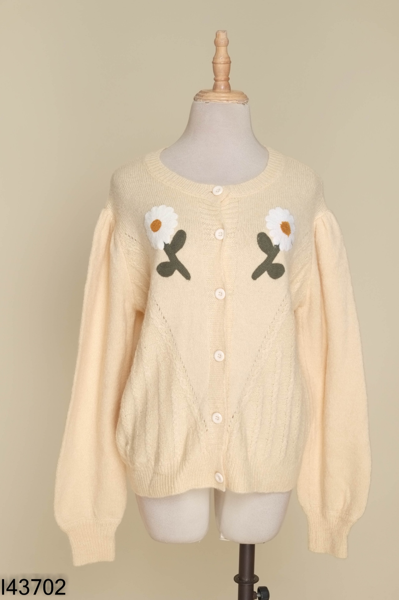 Áo len cardigan be họa tiết thêu hoa
