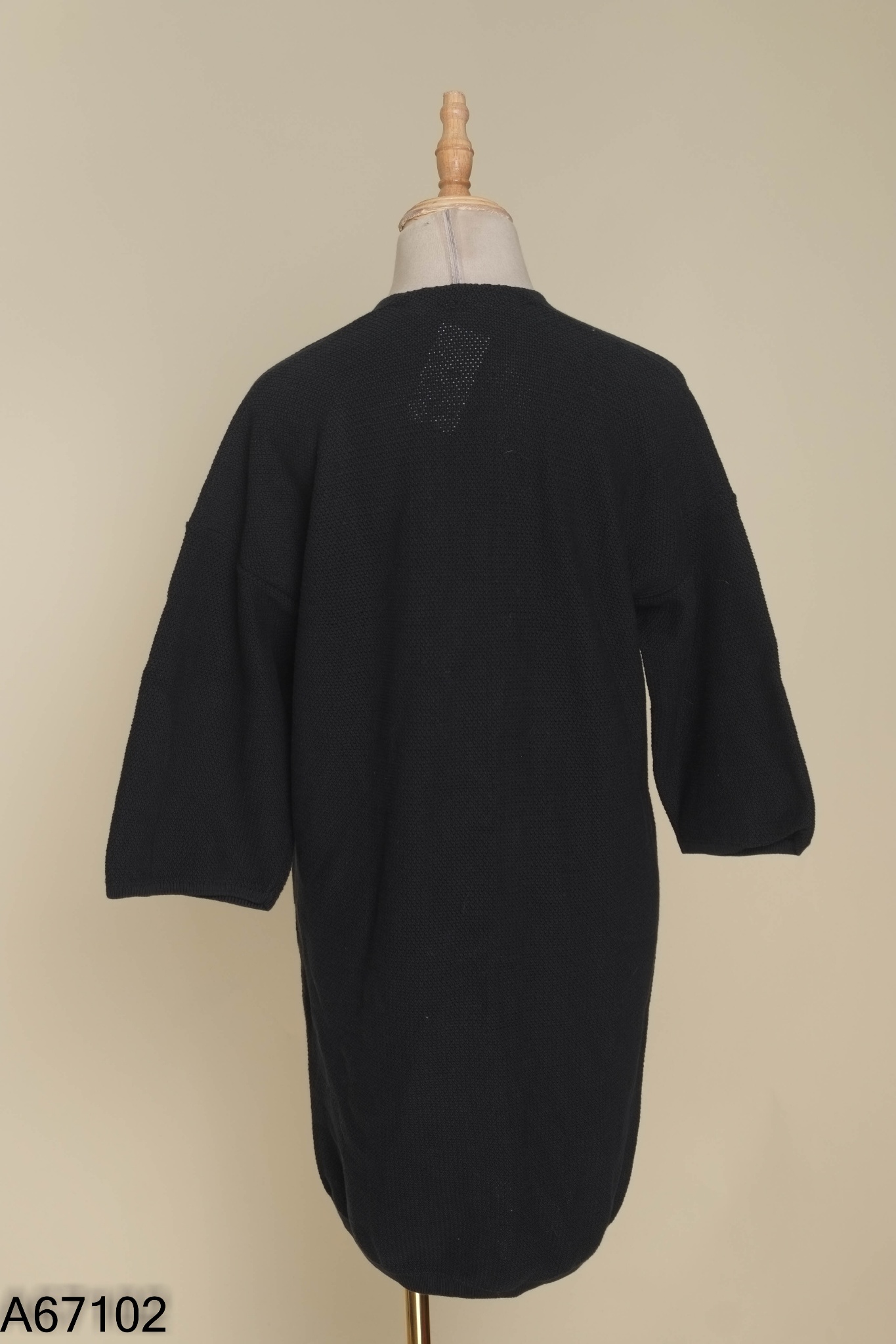 Váy len UNIQLO xanh than cổ tim