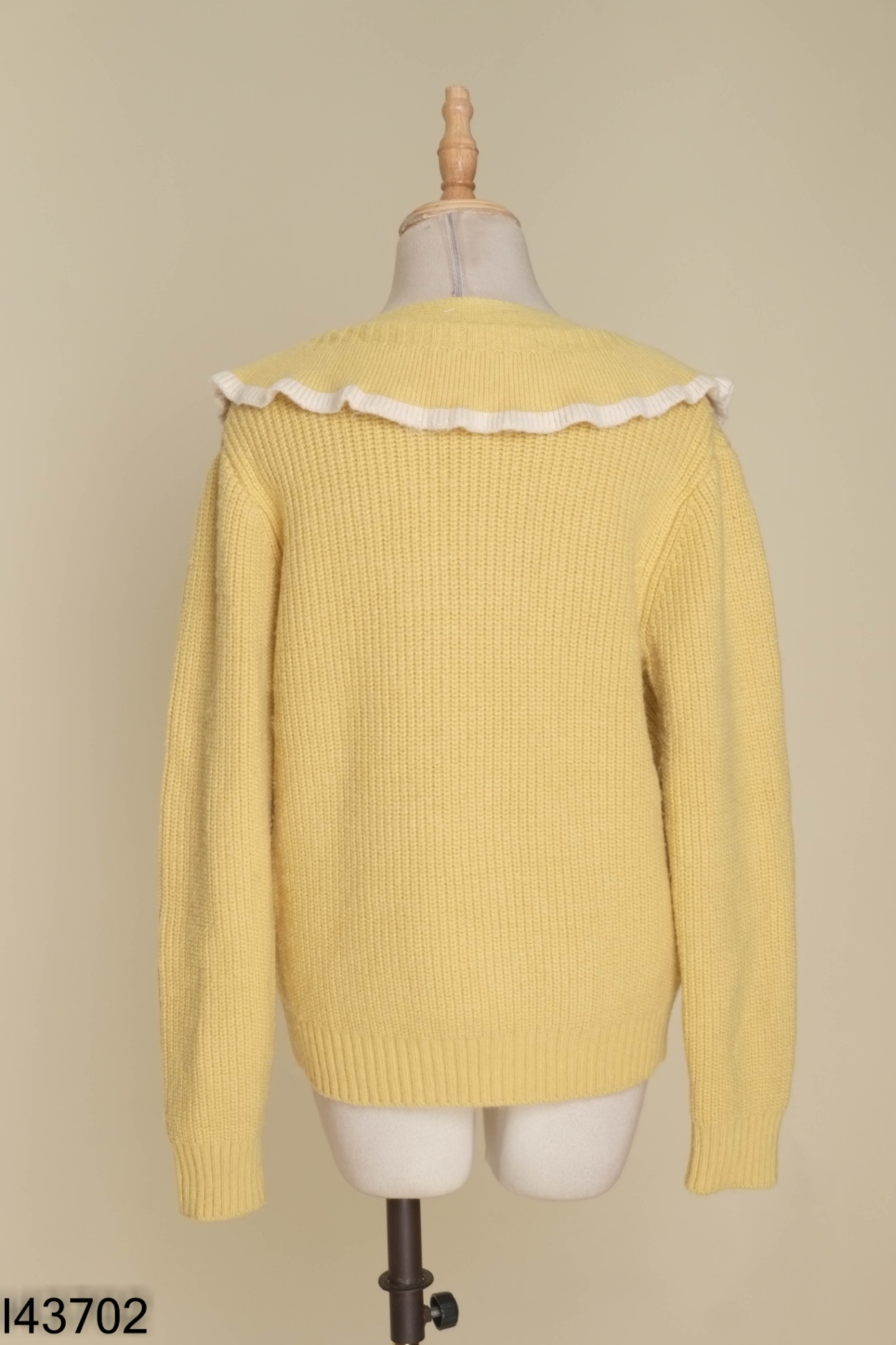 Áo len cardigan vàng cổ viền trắng