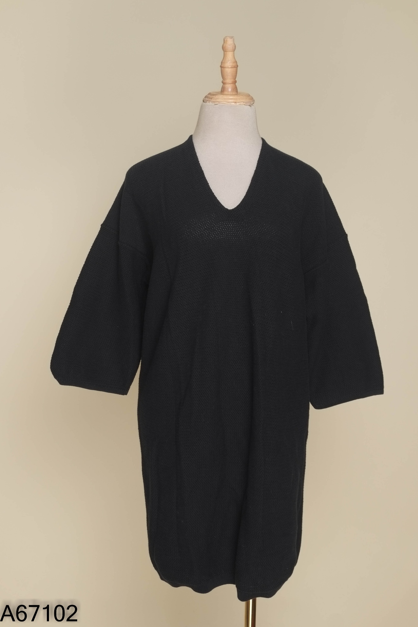 Váy len UNIQLO xanh than cổ tim
