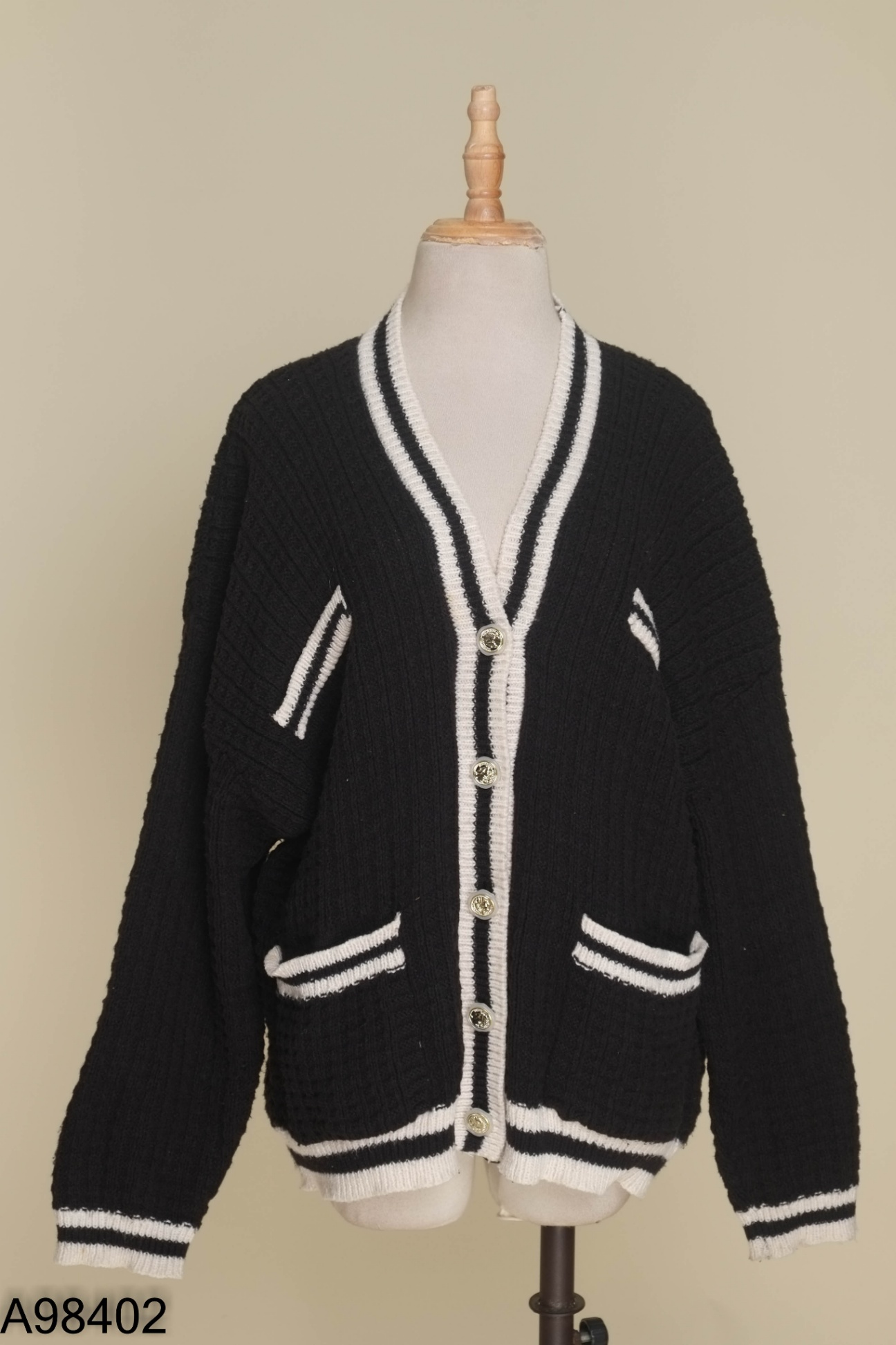 Áo cardigans đen viền trắng