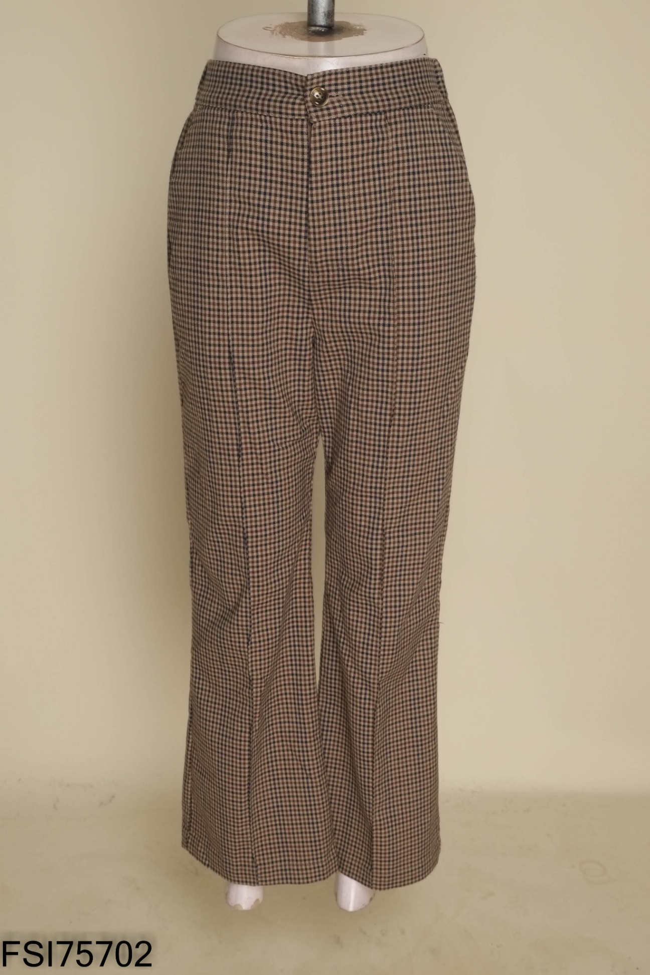 Quần nâu caro