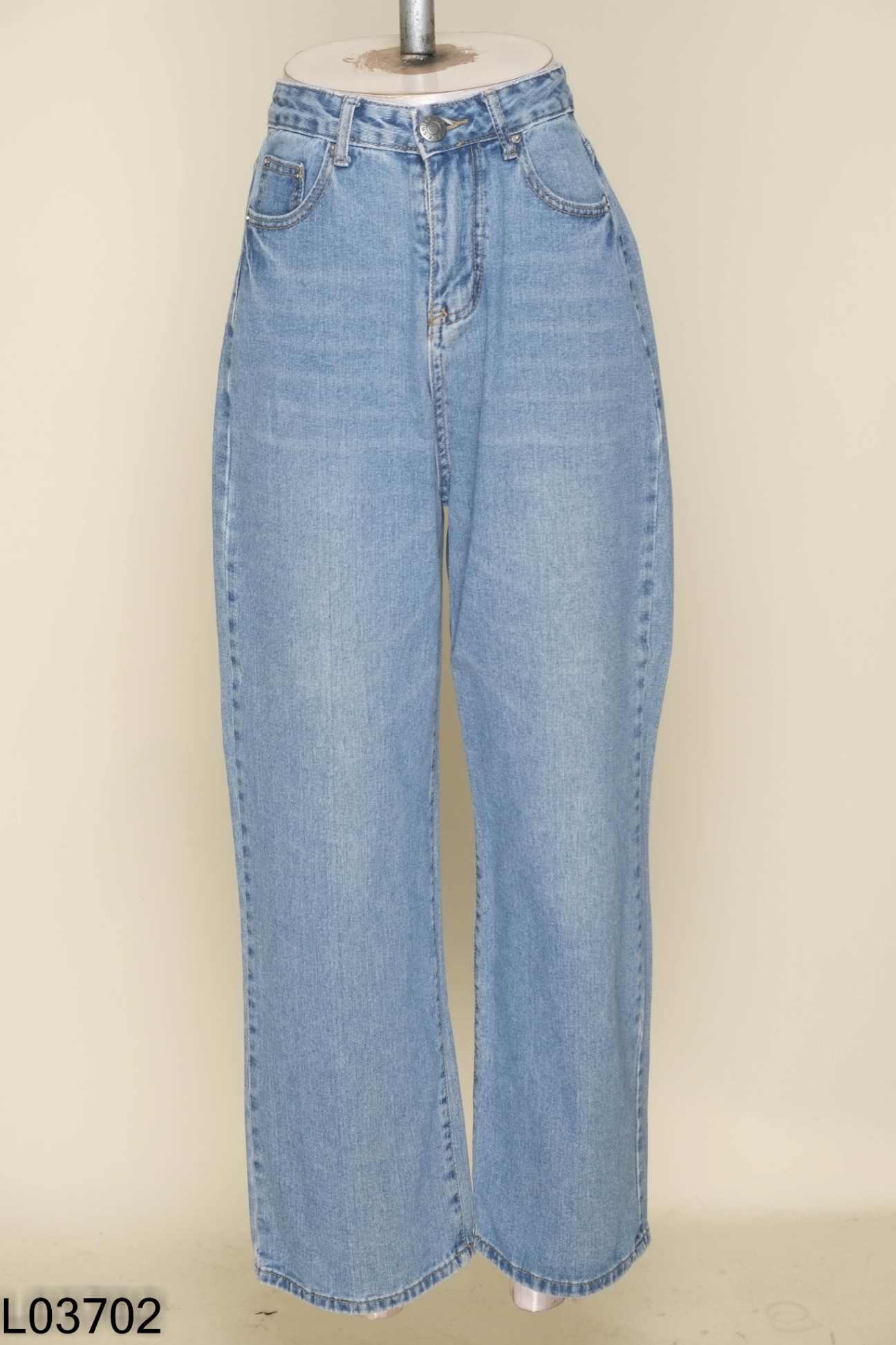 Quần jeans xanh suông