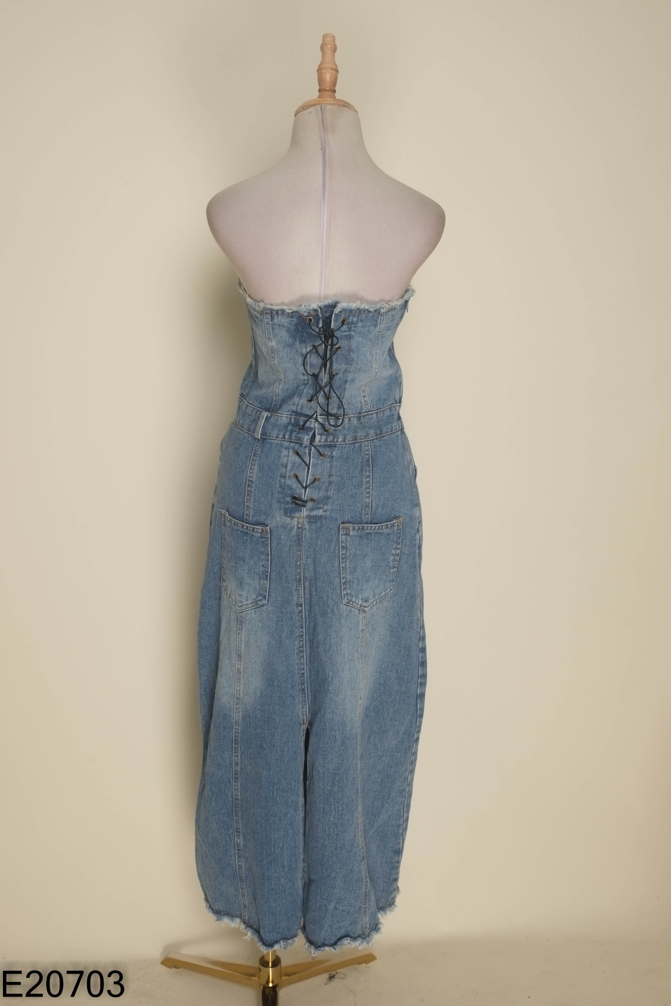 Váy jeans xanh cúp ngực phối dây thắt lưng chéo