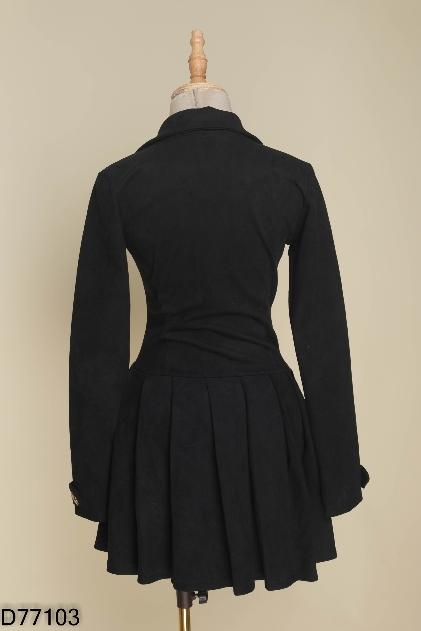 Váy đen da lộn