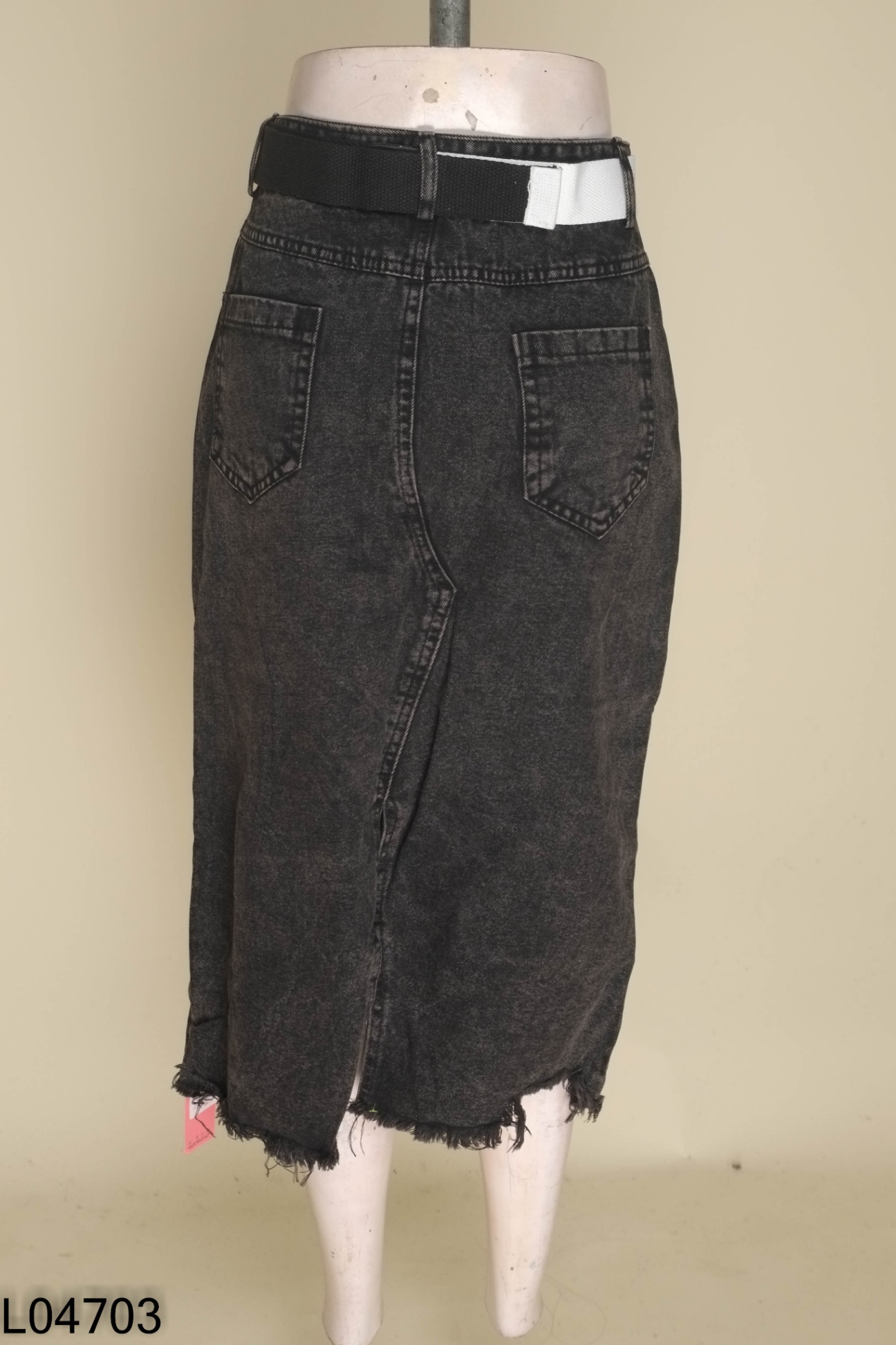 Chân váy jeans xám rách phối thắt lưng