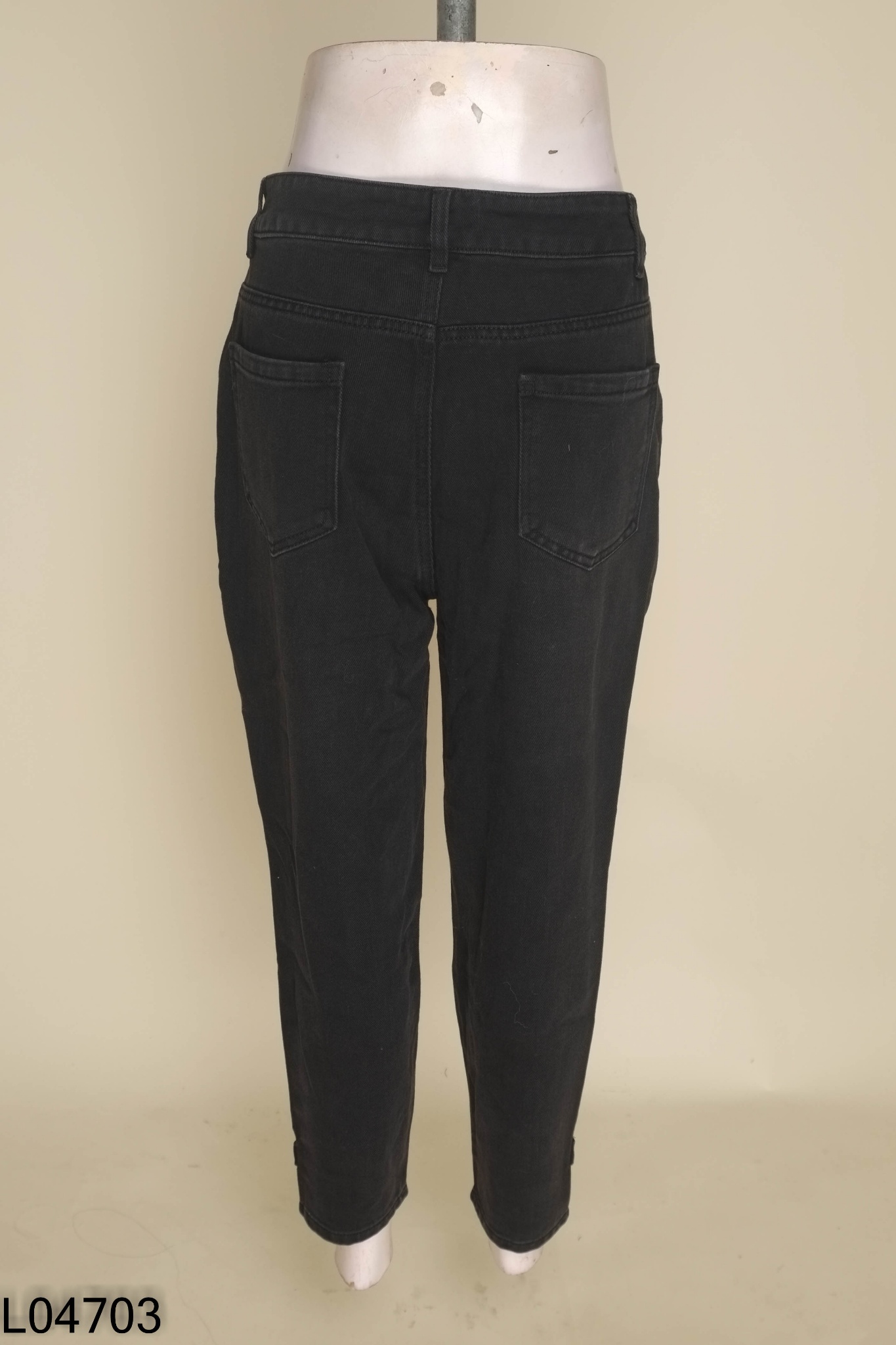 NEWTAG Quần jeans xám đen cúc gấu
