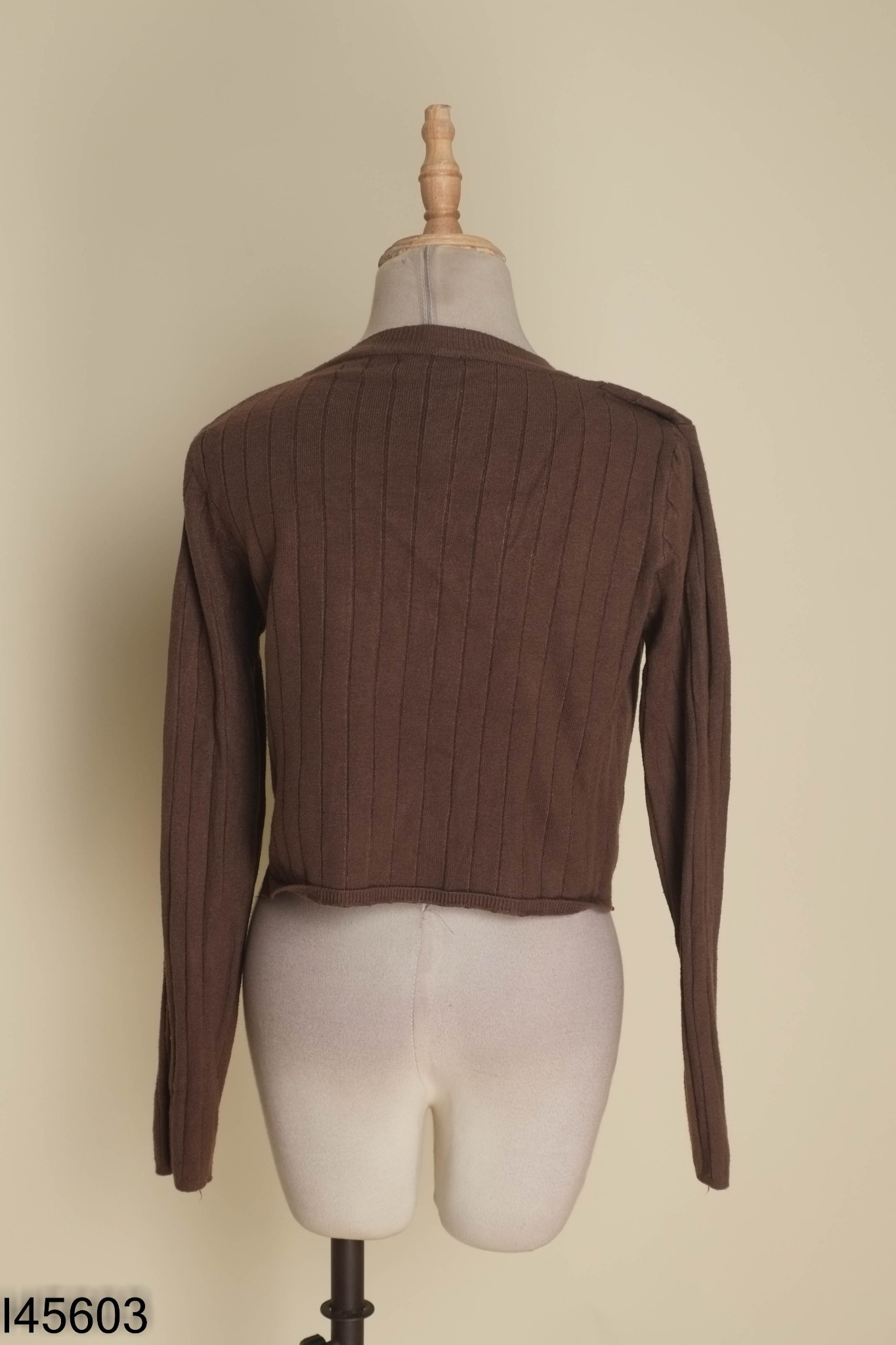 Áo cardigans len nâu dáng ngắn